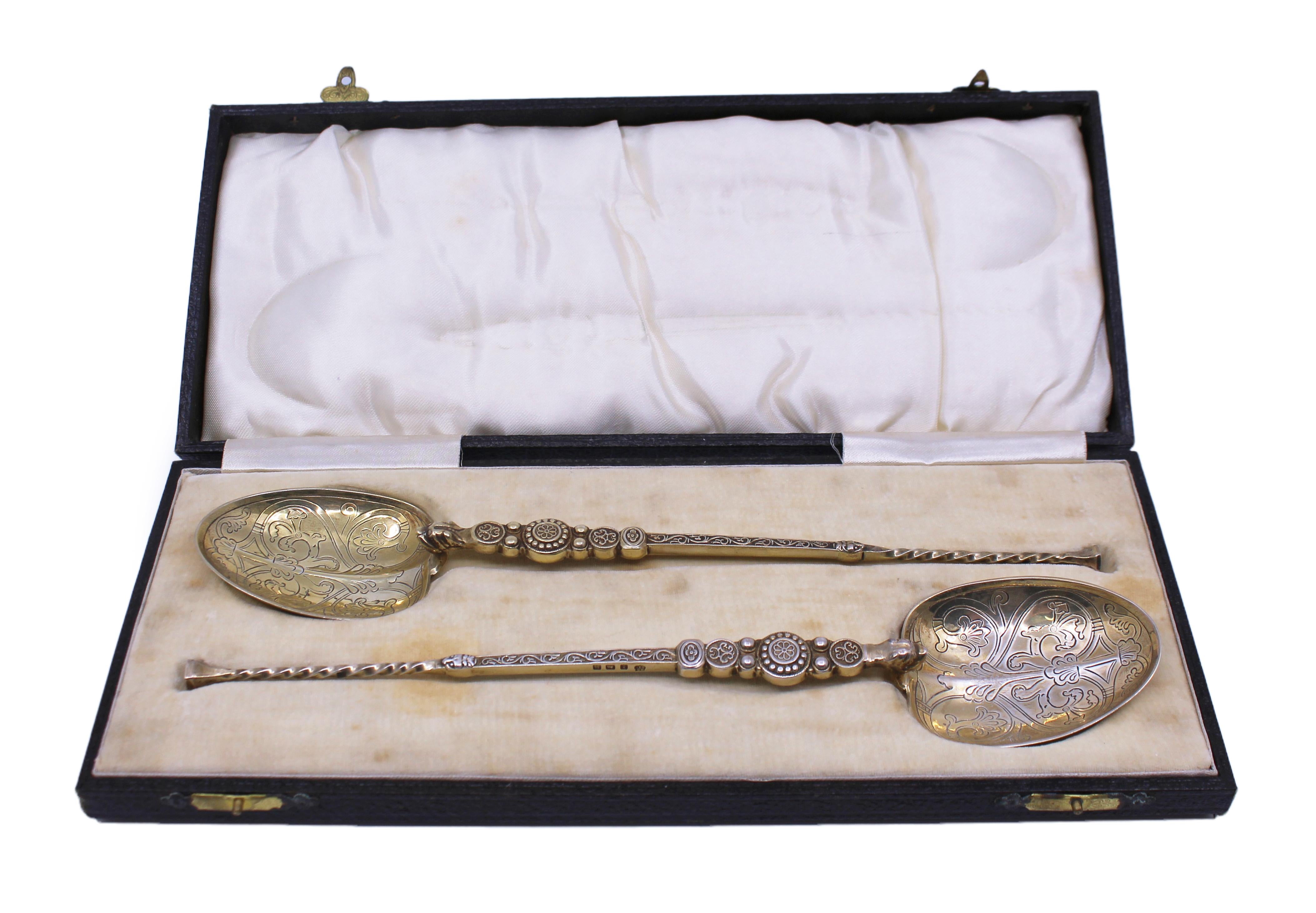 British Pair of Cased Silver Gilt Anointing Spoons Birmingham, 1936 For Sale