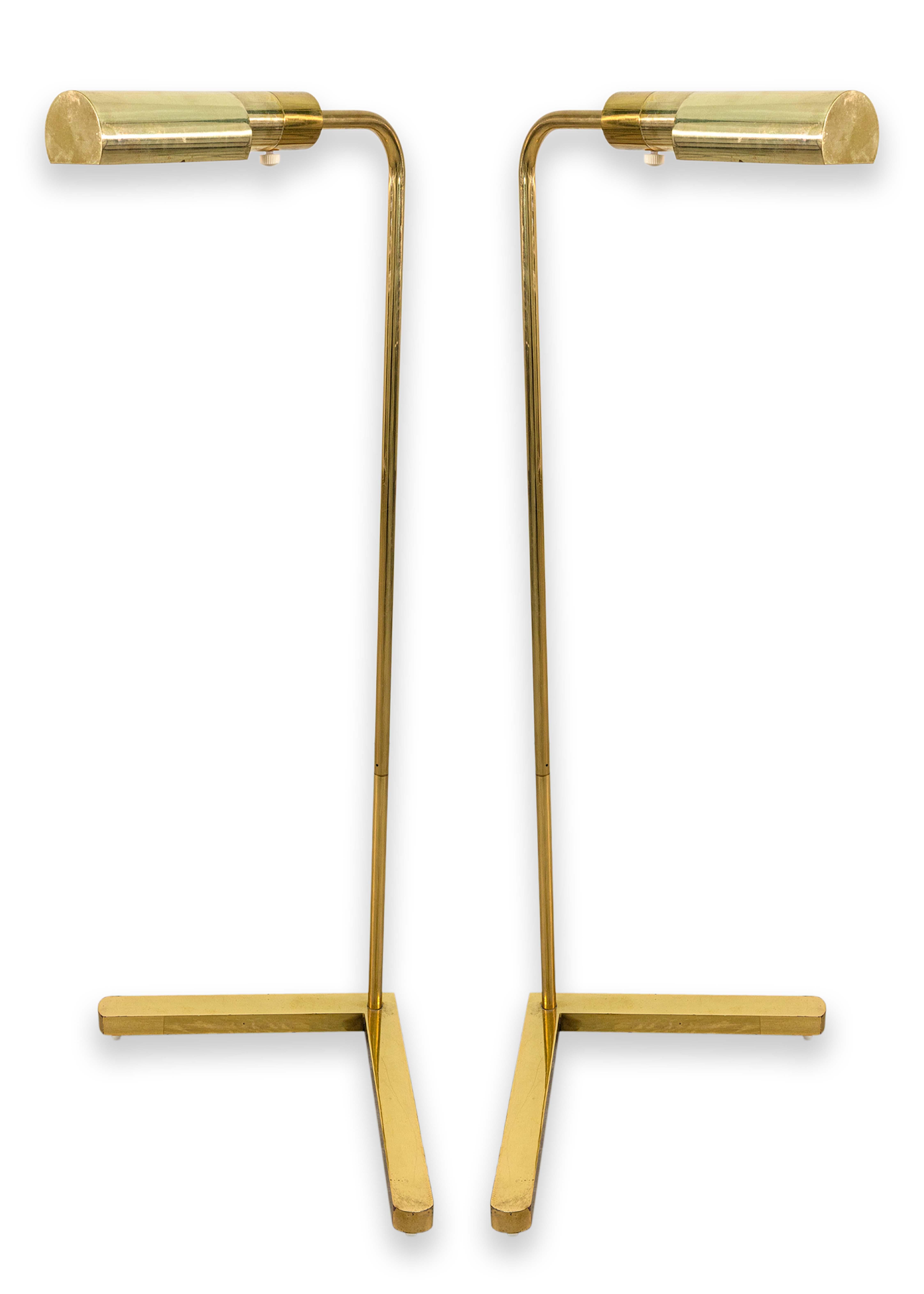 Coppia di lampade da terra articolate in ottone lucido di Casella, stile metà del secolo scorso. 2