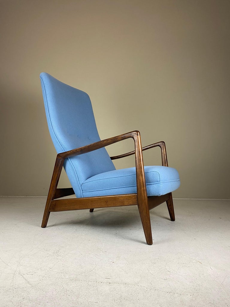 Mid-Century Modern Pair of Cassina no. 829 Highback Lounge Chairs by Gio Ponti, Parco dei Principe For Sale