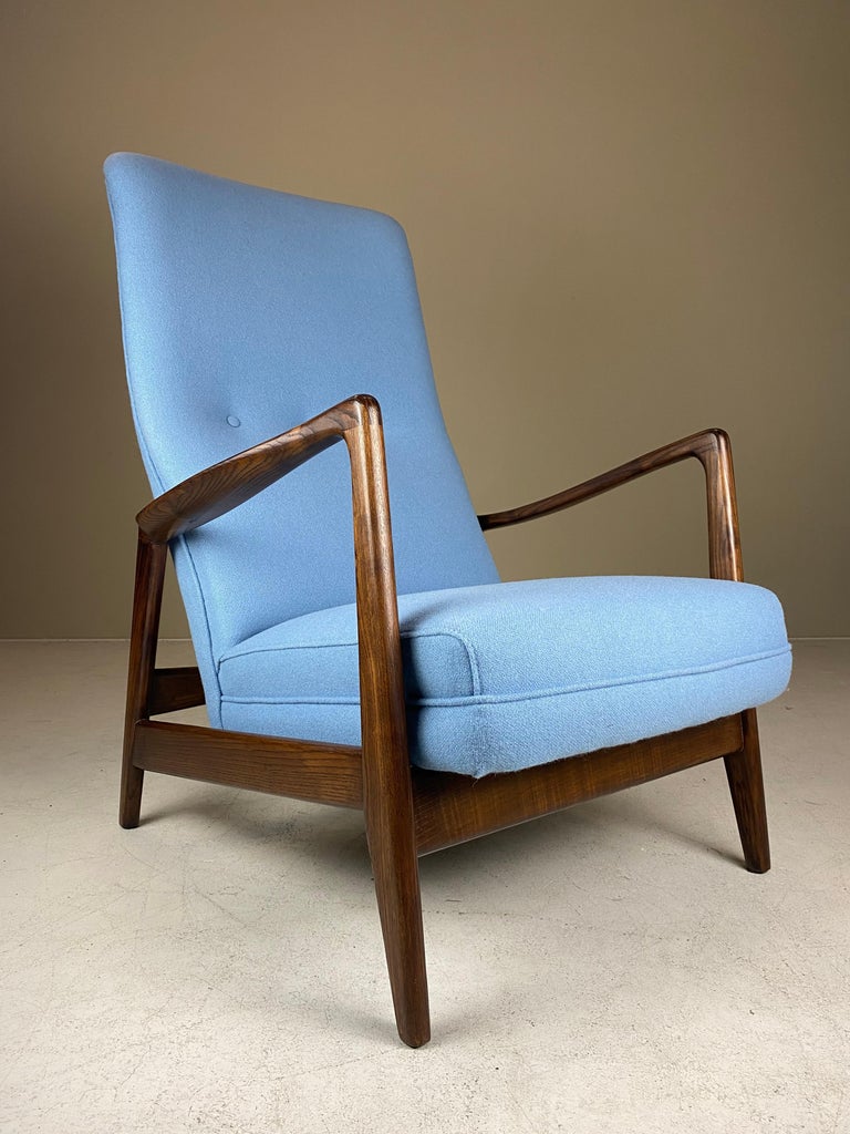 Italian Pair of Cassina no. 829 Highback Lounge Chairs by Gio Ponti, Parco dei Principe For Sale