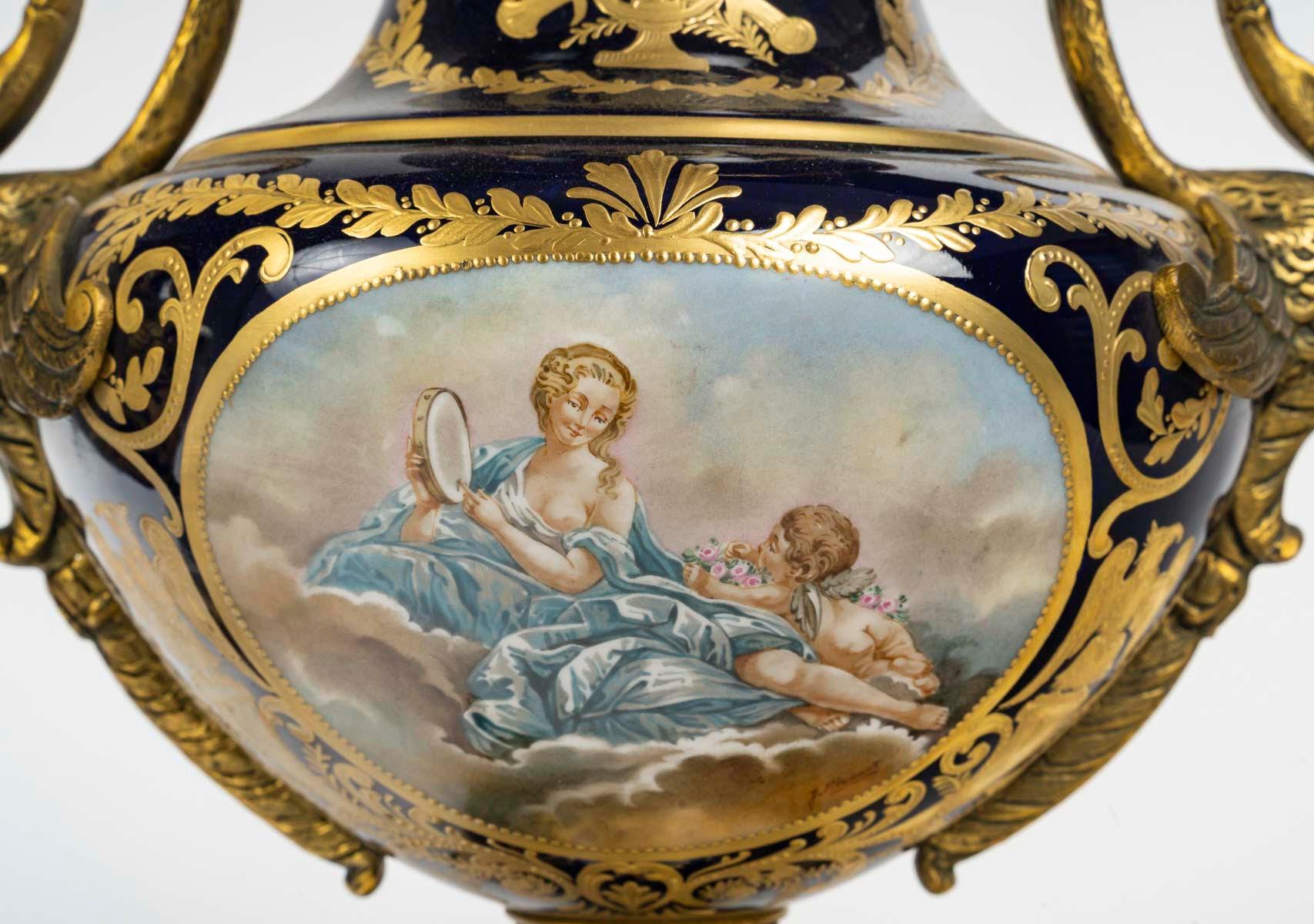 Pair of Cassolettes, Covered Vases in Porcelain and Bronze, Napoleon III Style. In Good Condition For Sale In Saint-Ouen, FR