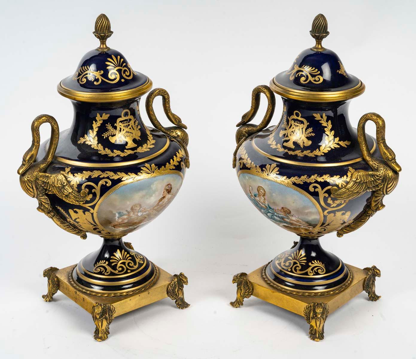 20th Century Pair of Cassolettes, Covered Vases in Porcelain and Bronze, Napoleon III Style. For Sale