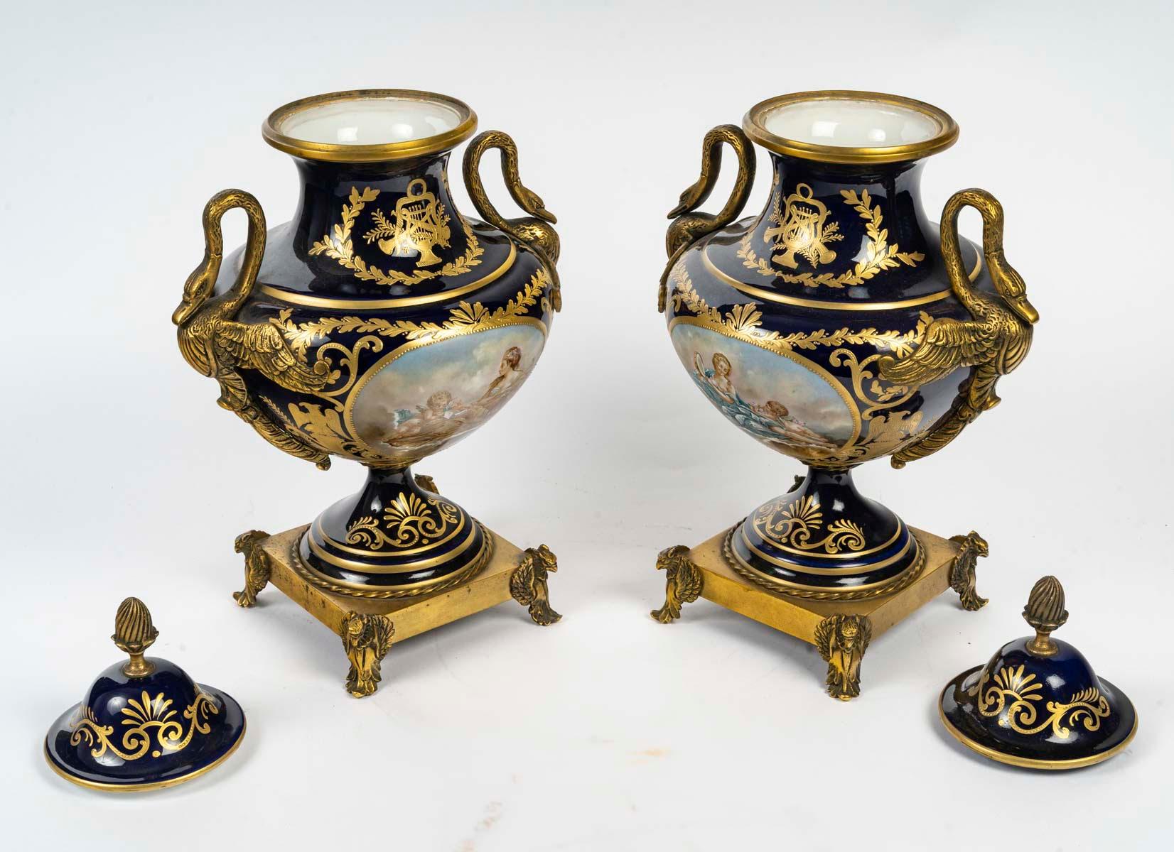 Pair of Cassolettes, Covered Vases in Porcelain and Bronze, Napoleon III Style. For Sale 1