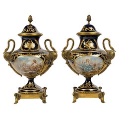 Paar Cassolettes, überdachte Vasen aus Porzellan und Bronze, Stil Napoleon III.
