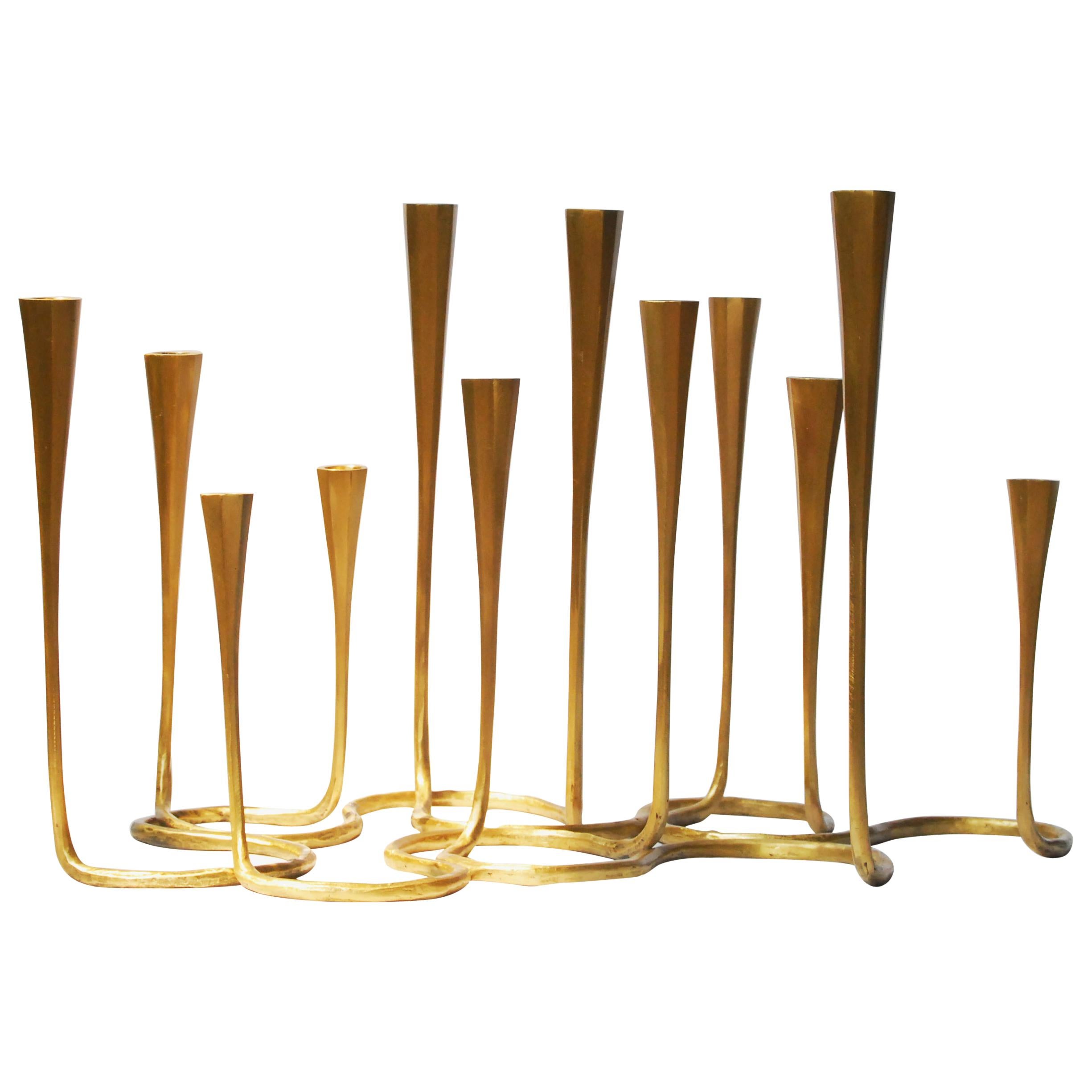 Paar Gänseblümchen-Kerzenständer aus Bronzeguss in mattem Gold von Elan Atelier 'Preorder' im Angebot