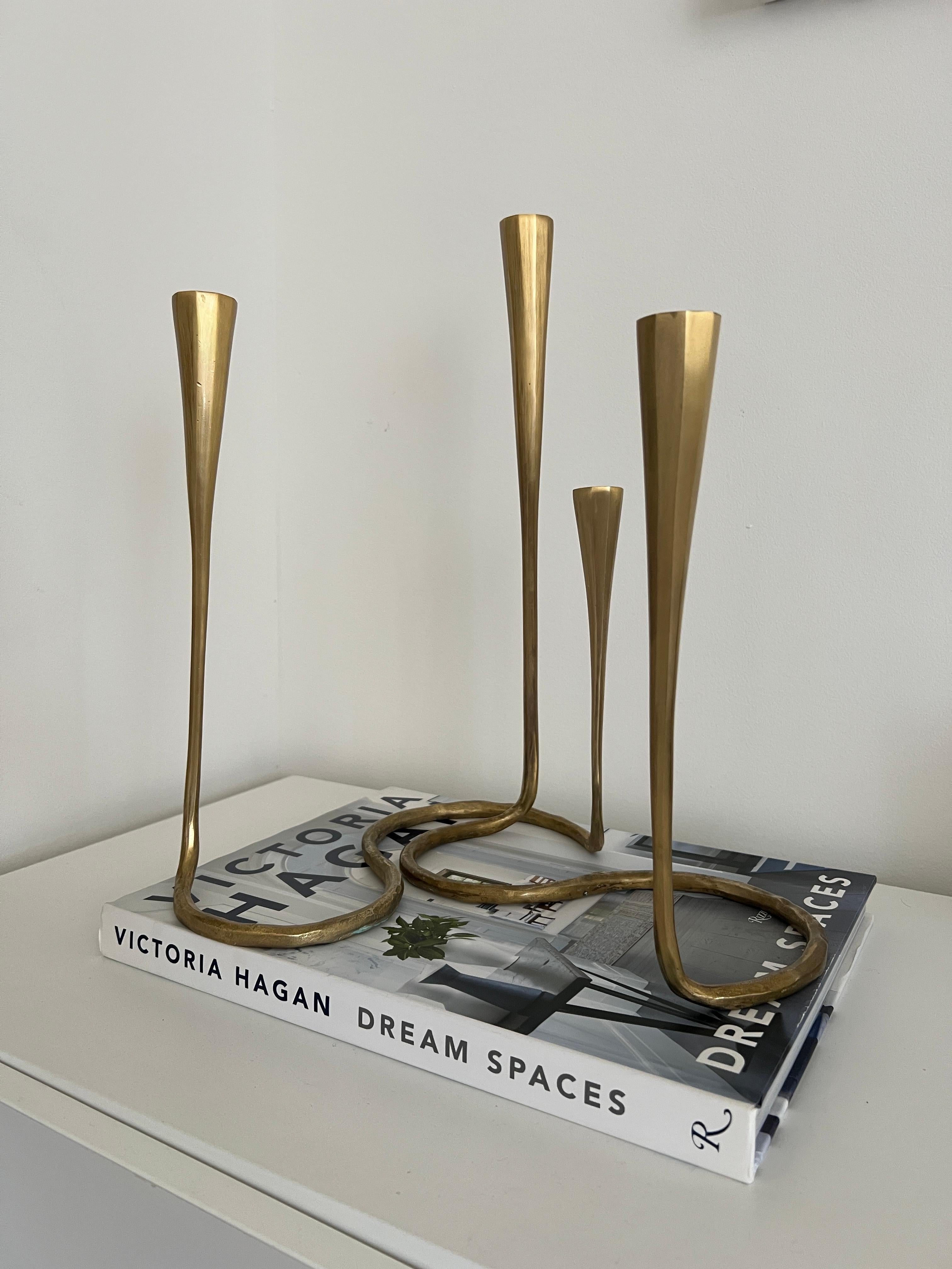 Paar Gänseblümchen-Kerzenständer aus Bronzeguss in mattem Gold von Elan Atelier 'Preorder' im Angebot 2