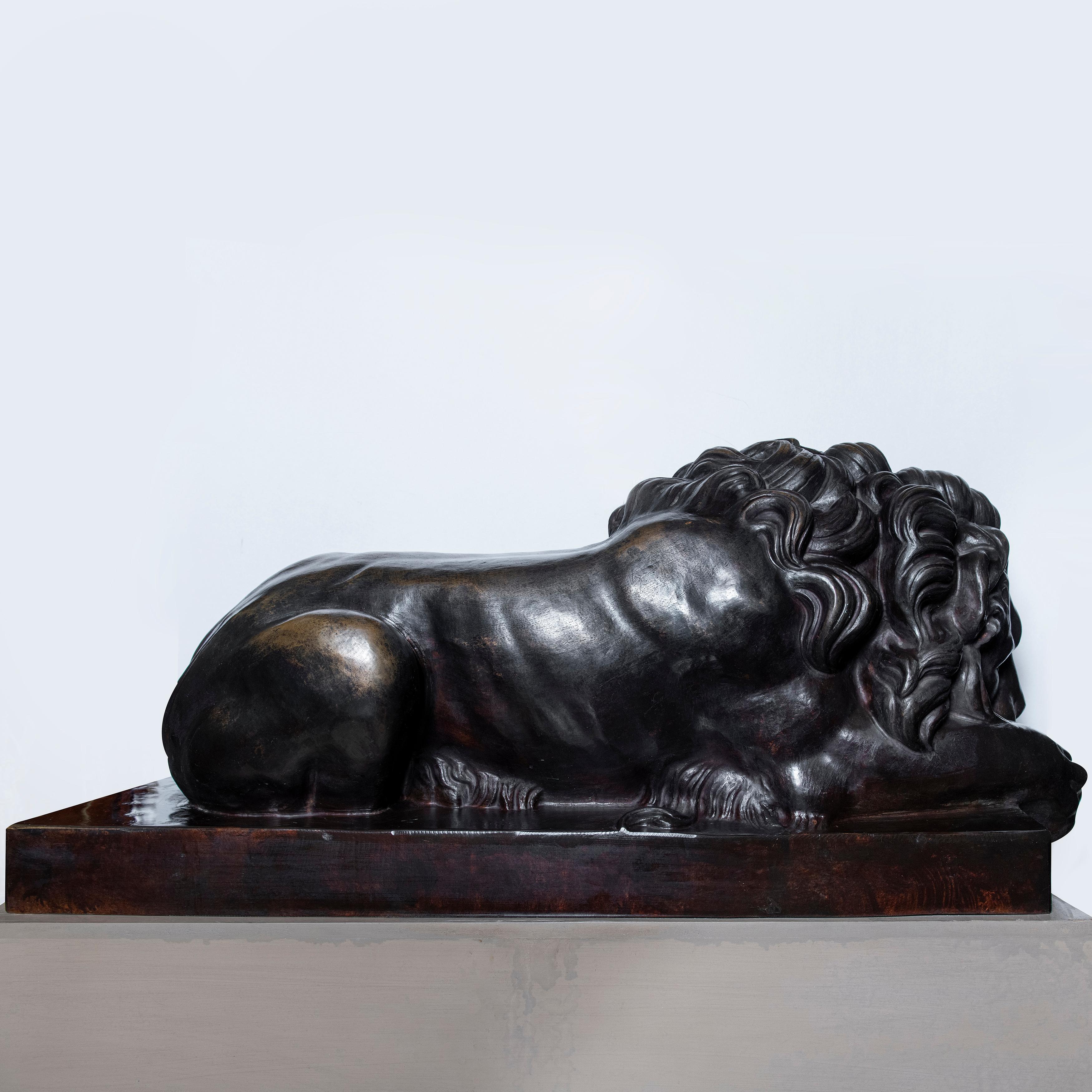 Paire de lions en bronze moulé, Italie, fin du 19ème siècle Bon état - En vente à Buenos Aires, Buenos Aires