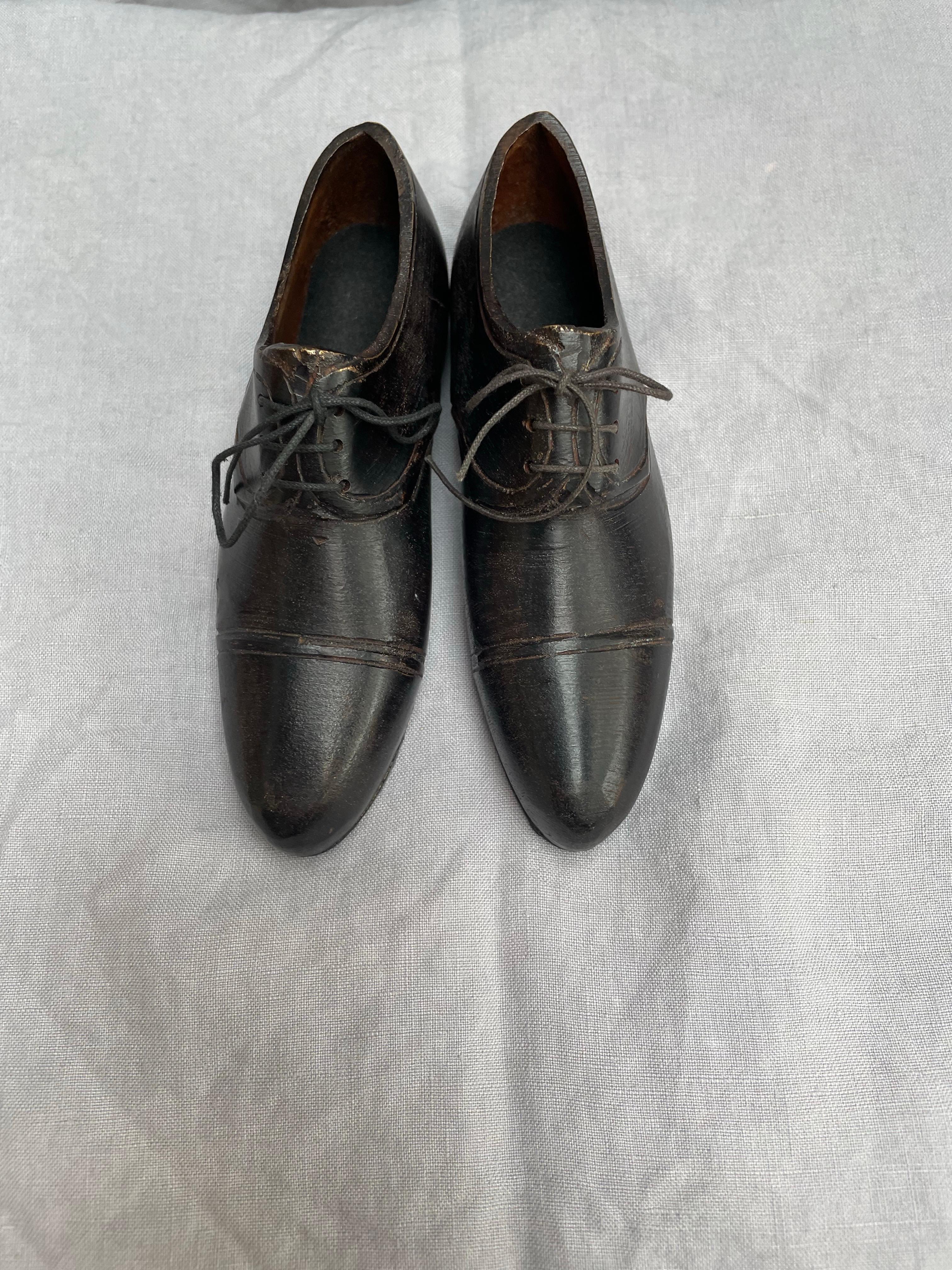 Pair of Cast Bronze Men’s Shoes, Mid-20th Century siglo XX en venta