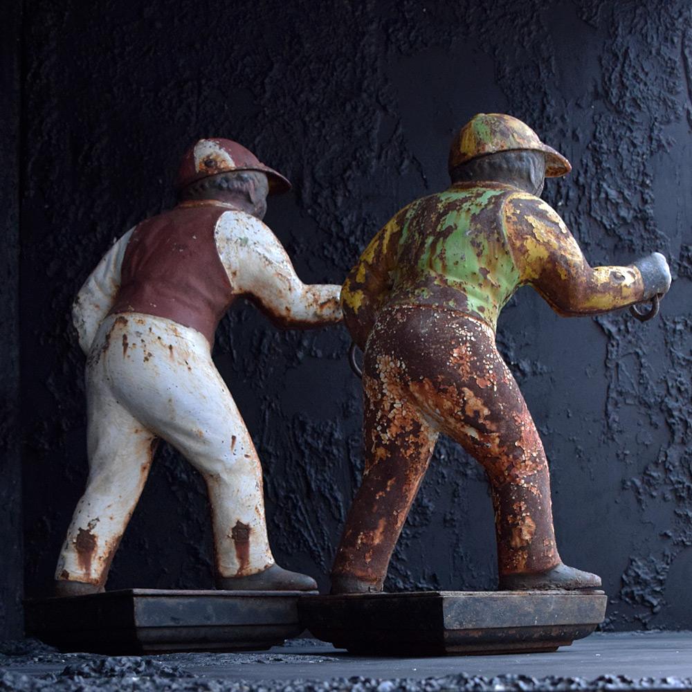 Pair of Cast Iron Americana Lawn Figures In Fair Condition In London, GB