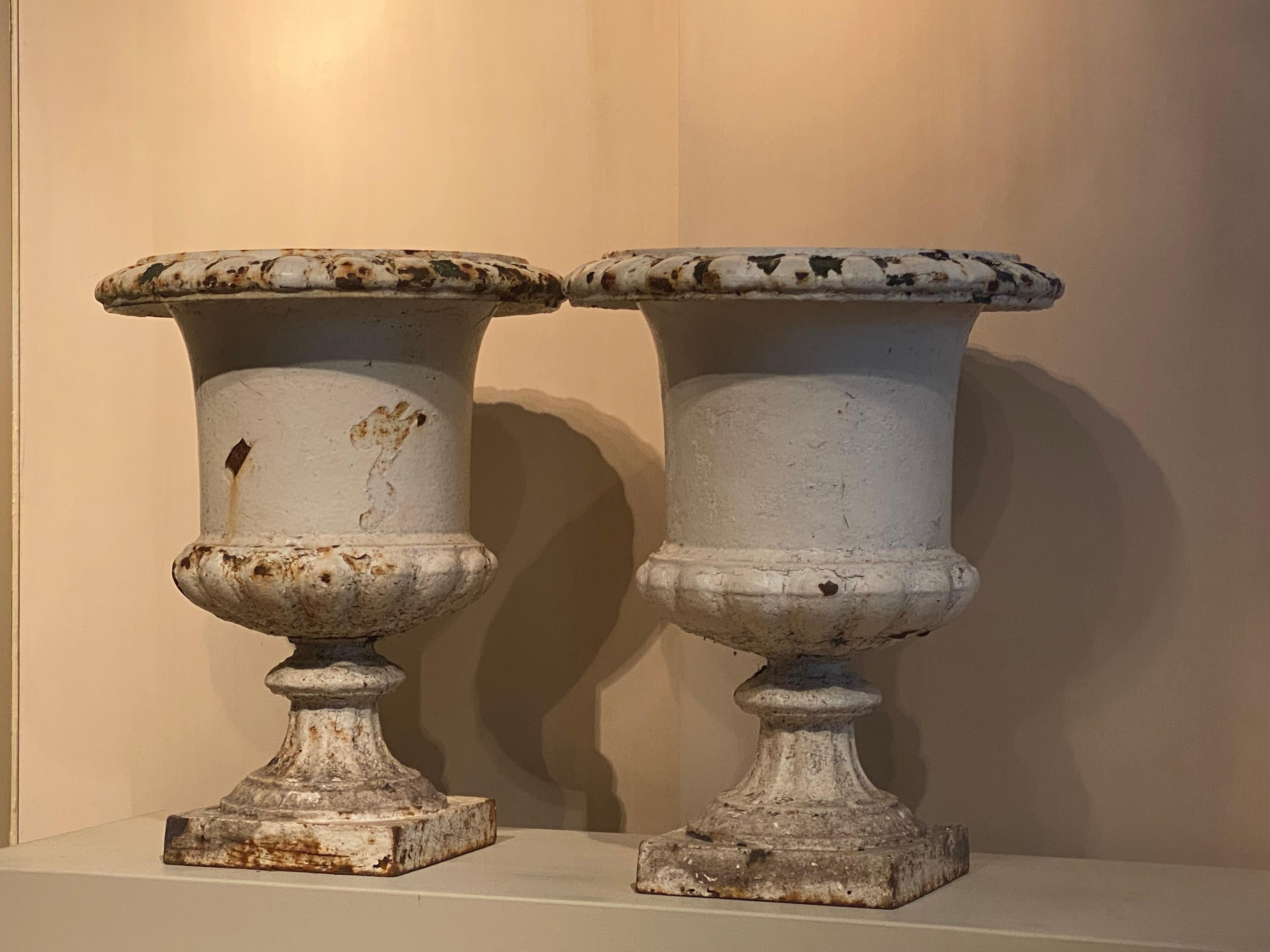 Early 20th Century Pair of Cast Iron Garden Urns For Sale