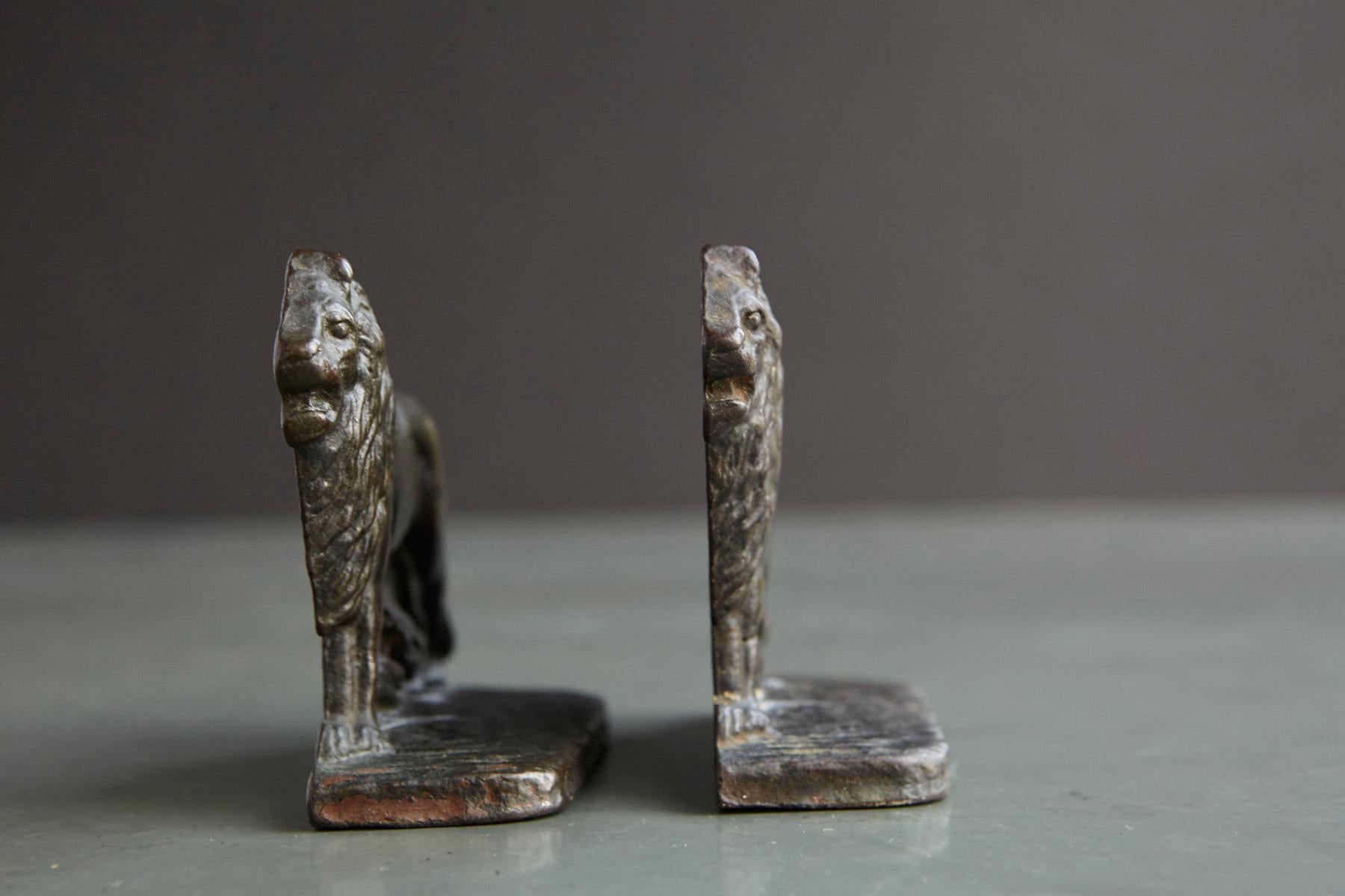 Pair of Cast Iron Lions Bookends, circa 1920s 1