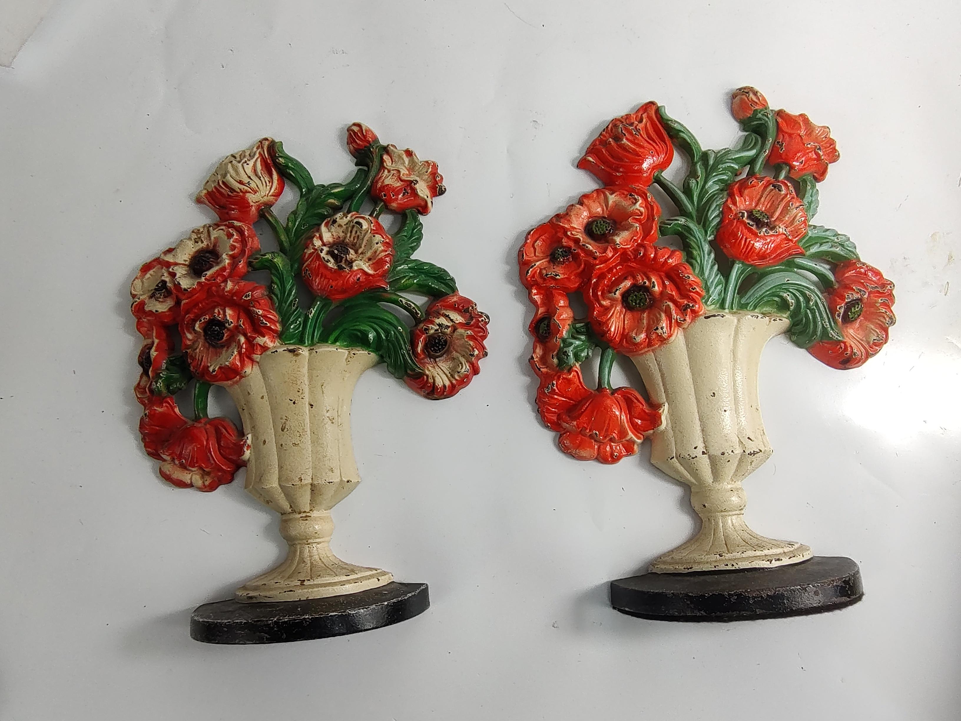 American Pair of Cast Iron Original Paint Hubley Doorstops C1935 Flowers in a Bouquet  For Sale