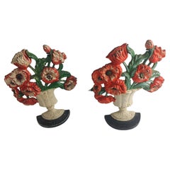 Coppia di fermaporta Hubley in ghisa con vernice originale C1935 Fiori in un bouquet