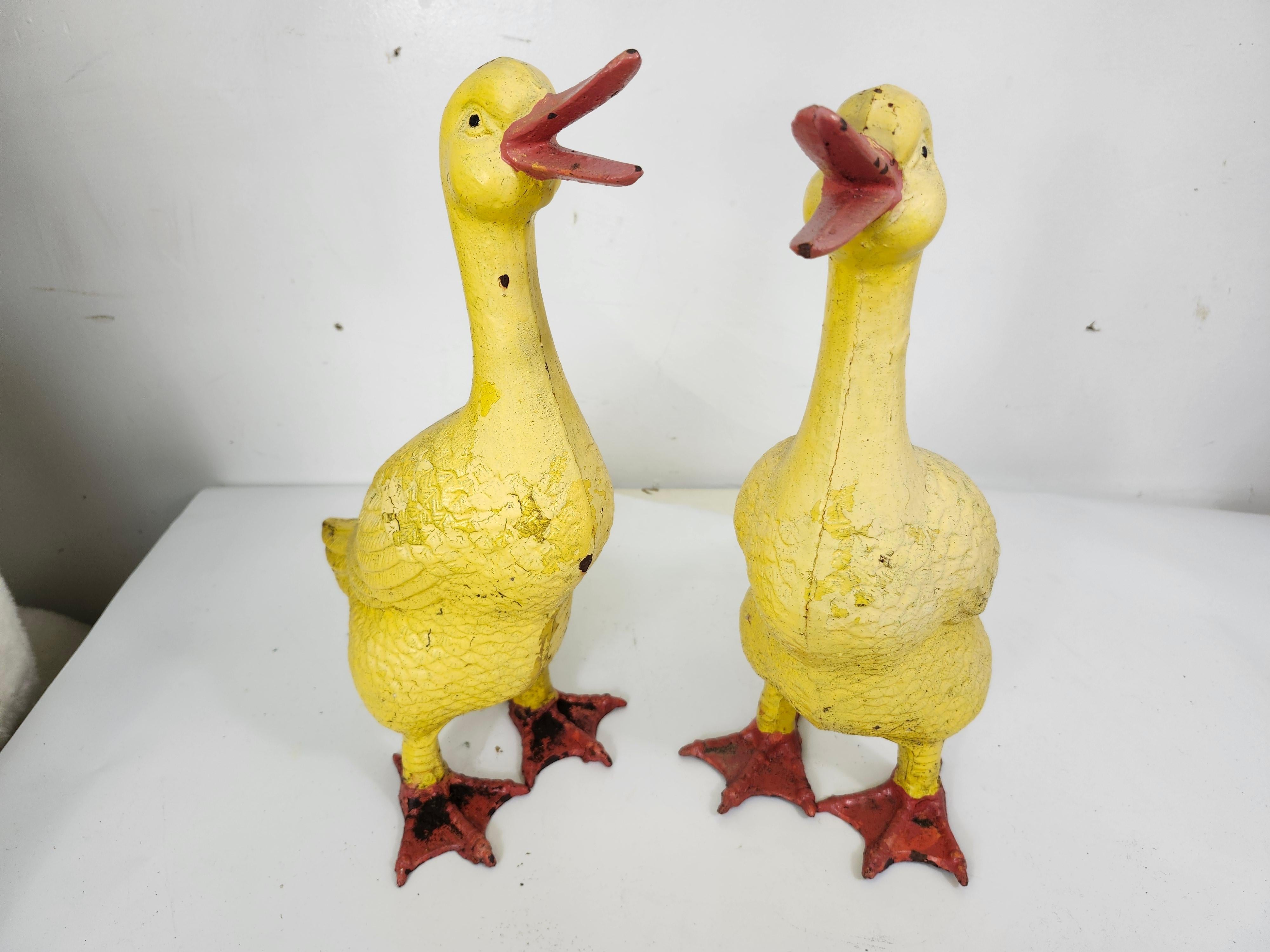 Fer Paire de canards en fonte pour jardin C1965 en vente