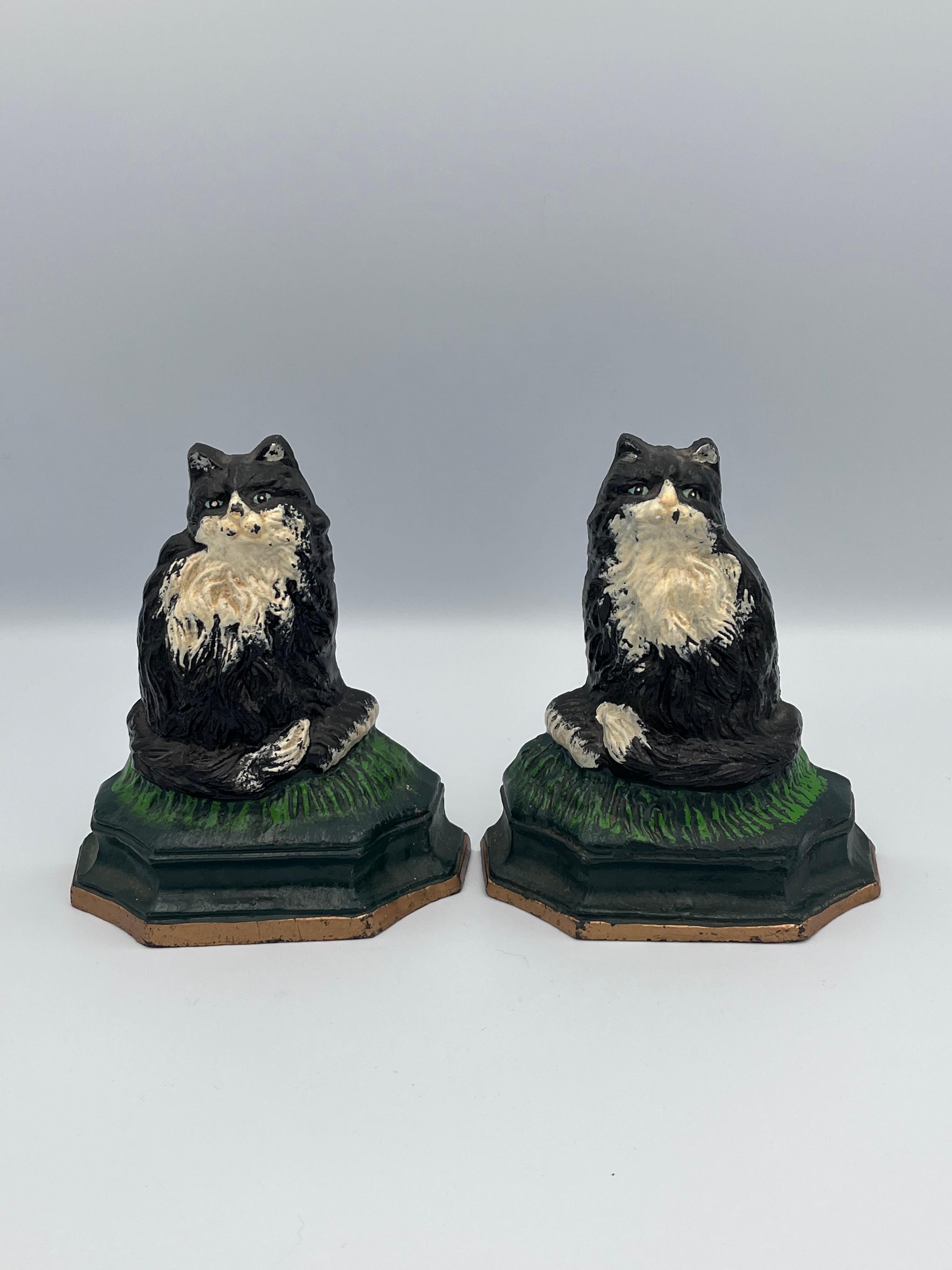American Pair of Cast Iron Tuxedo Cat Bookends or Doorstops For Sale