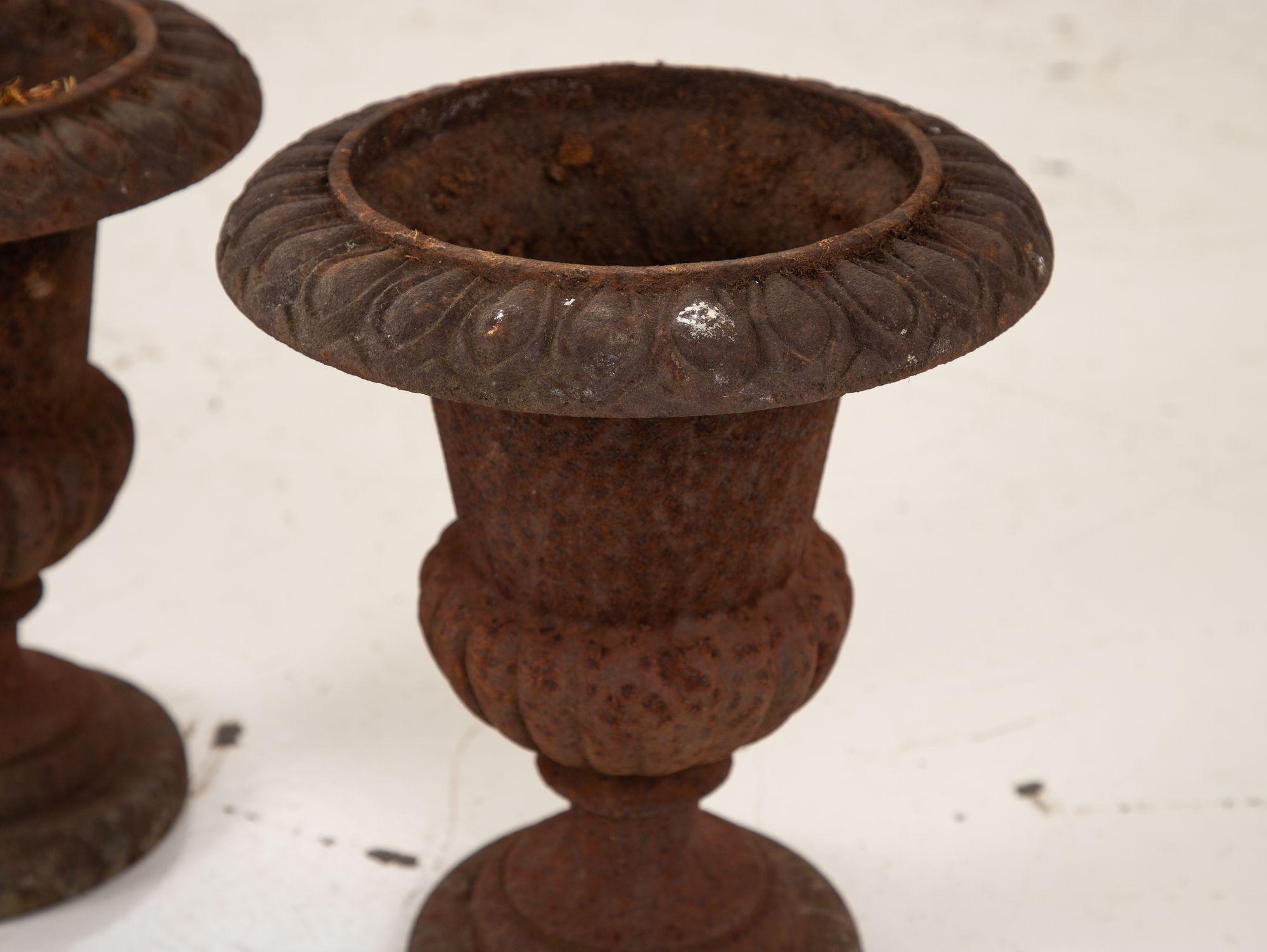 XIXe siècle Paire d'urnes en fonte, France, 19ème siècle en vente
