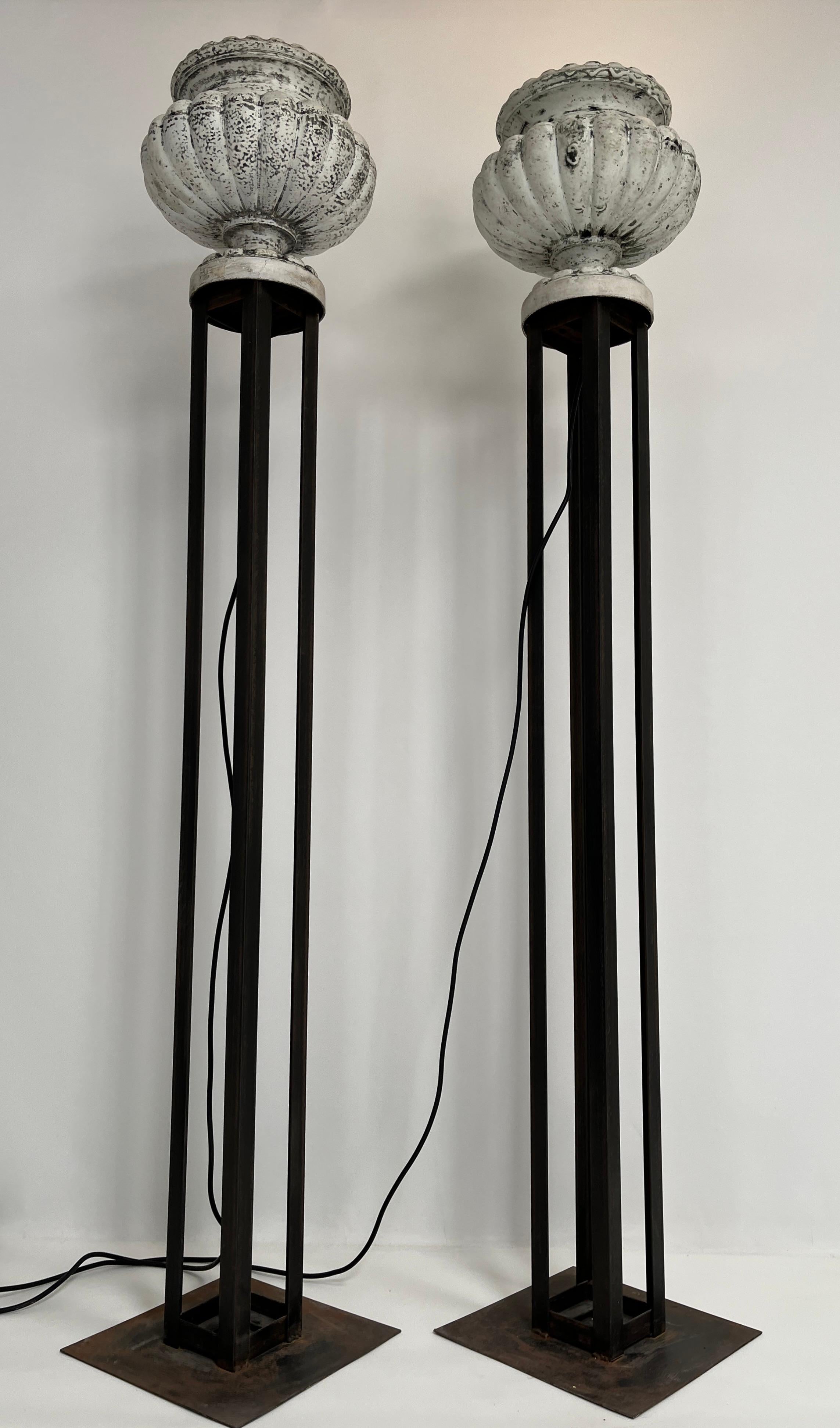Pair of Cast Iron Vases Floor Lamp In Good Condition For Sale In Los Angeles, CA