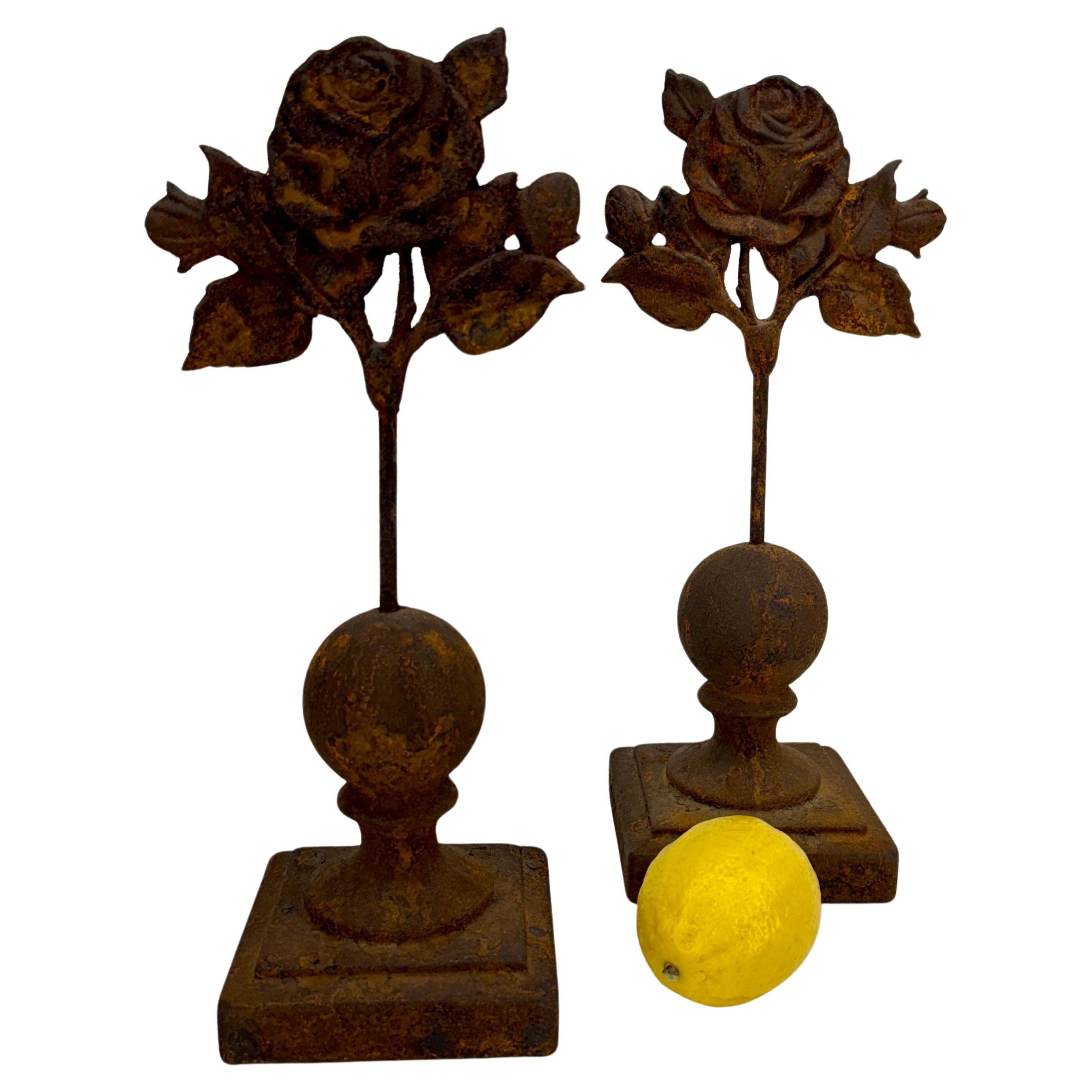 Charming set of vintage ornaments in cast iron with great patina. These would look fantastic on a coffee, console or side table as well as a bookshelf. 