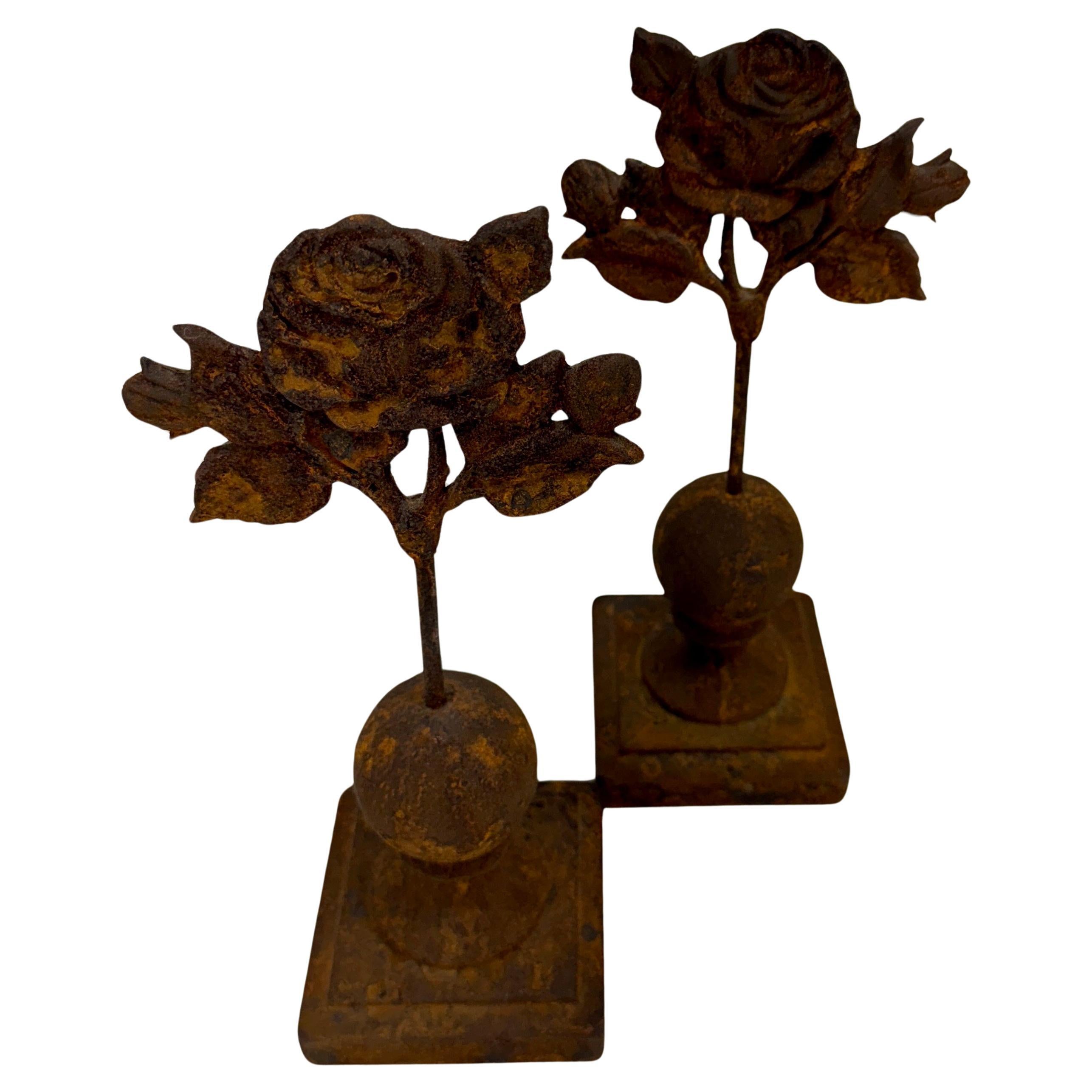 Pair of Cast of Iron Architectural Roses on Square Base In Good Condition For Sale In Haddonfield, NJ