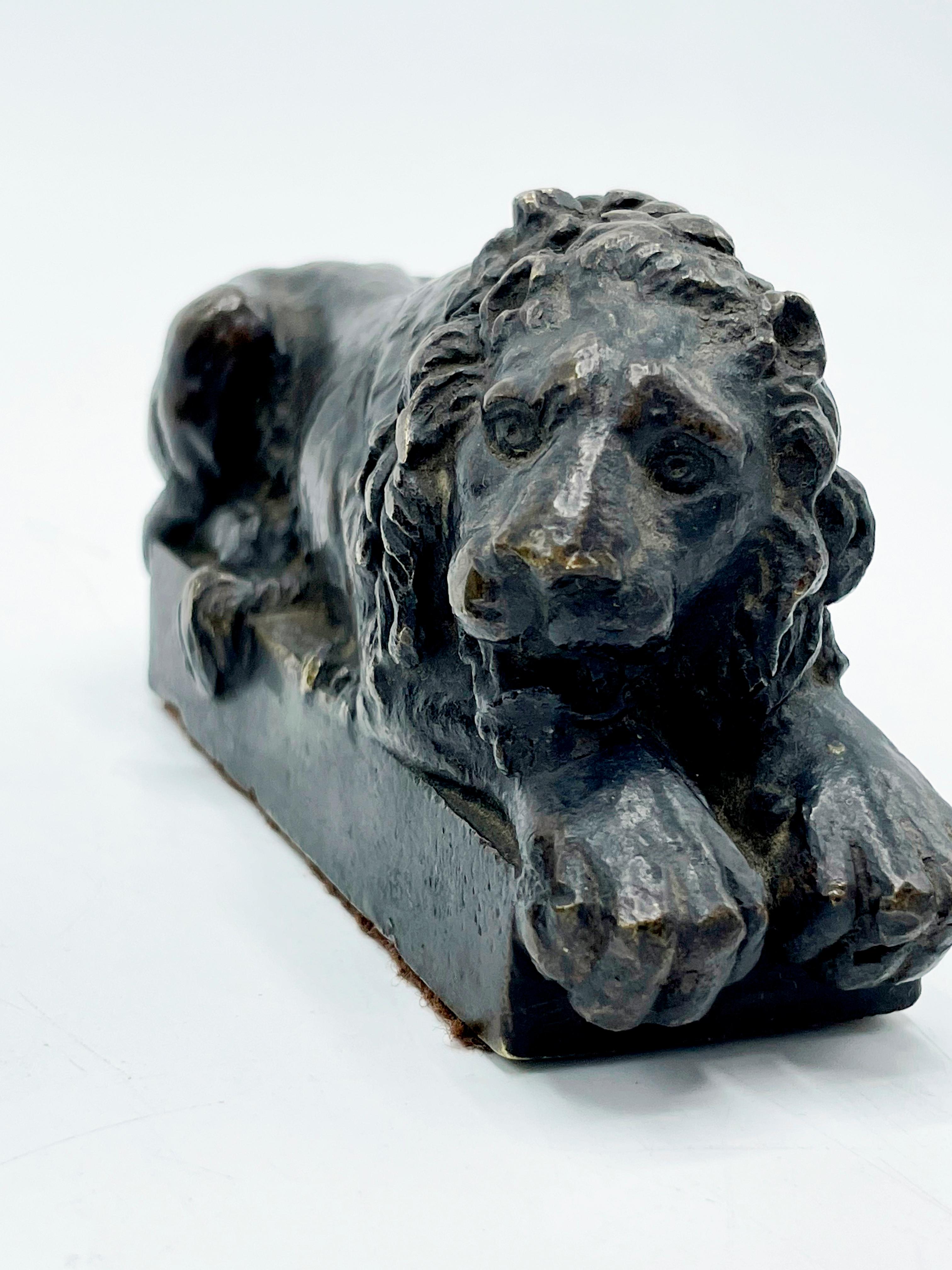 Hand-Crafted Pair of Cast Sculptures Bronze Lions, after Antonio Canova, 19th Century For Sale