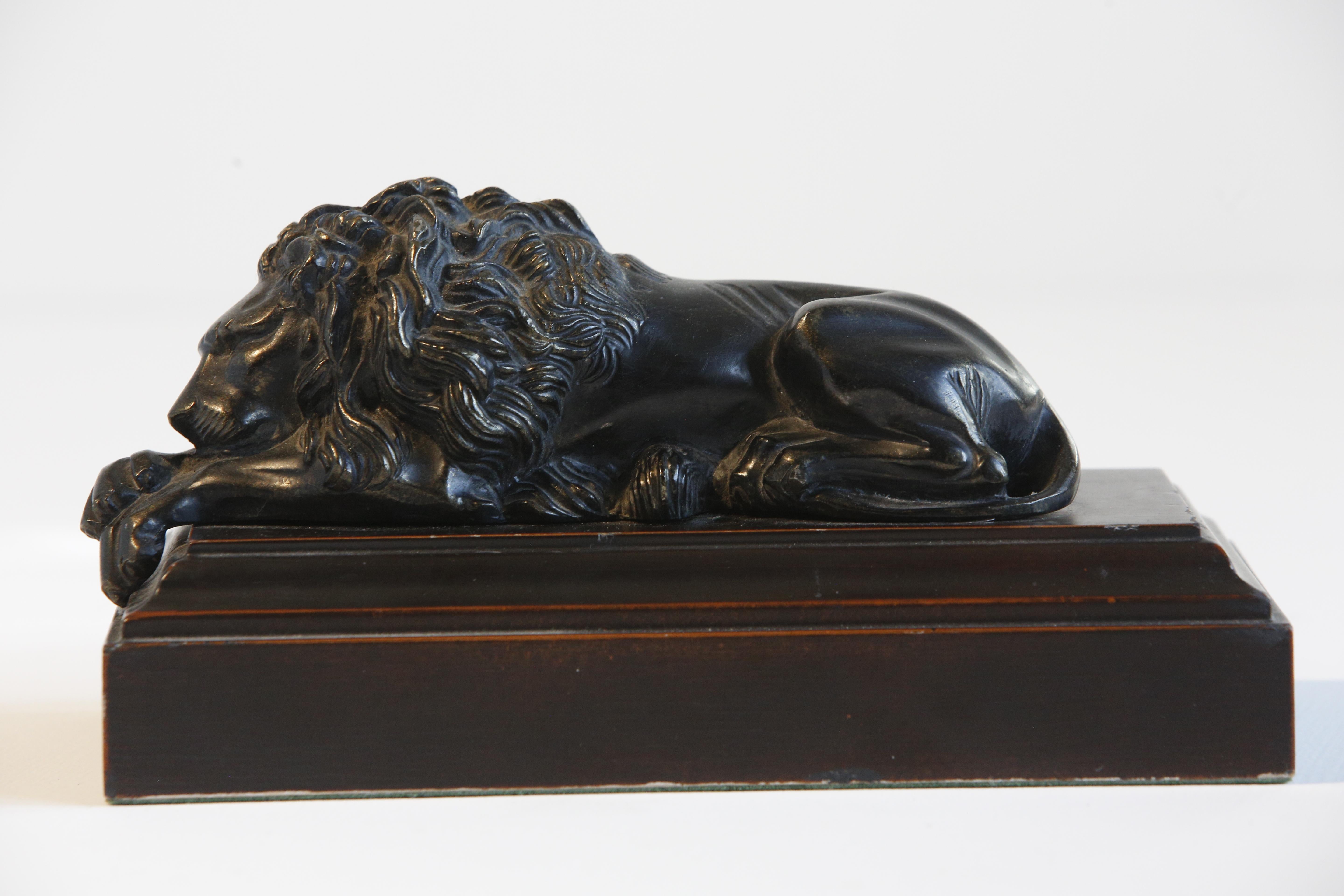Pair of Cast Sculptures Bronze Lions, after Antonio Canova, 19th Century In Good Condition For Sale In Cheltenham, GB