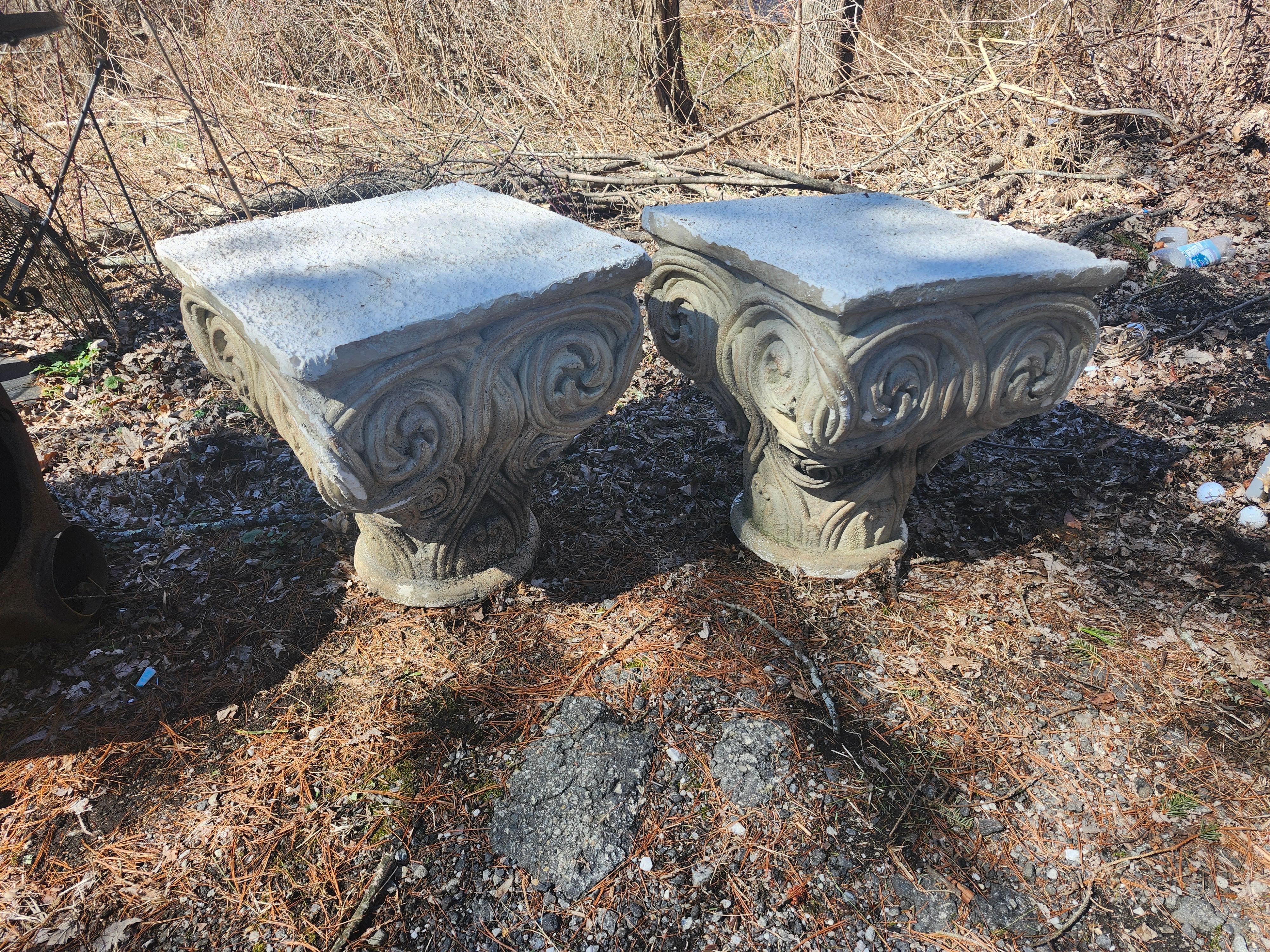 Pareja de Adornos de Jardín de Piedra Fundida + Concha Marina Capiteles de Columnas Romanas Mesas Bajas en venta 5