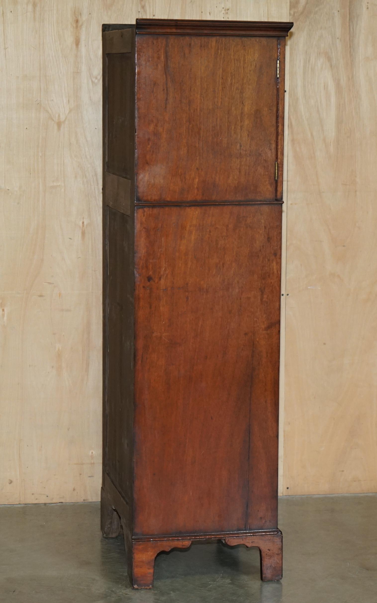 PAIRO DI CASTLE Howard ANTICO 1840 CASSETTIERA IN LEGNO DURO CON CASSETTIERA E ARMADIO in vendita 2