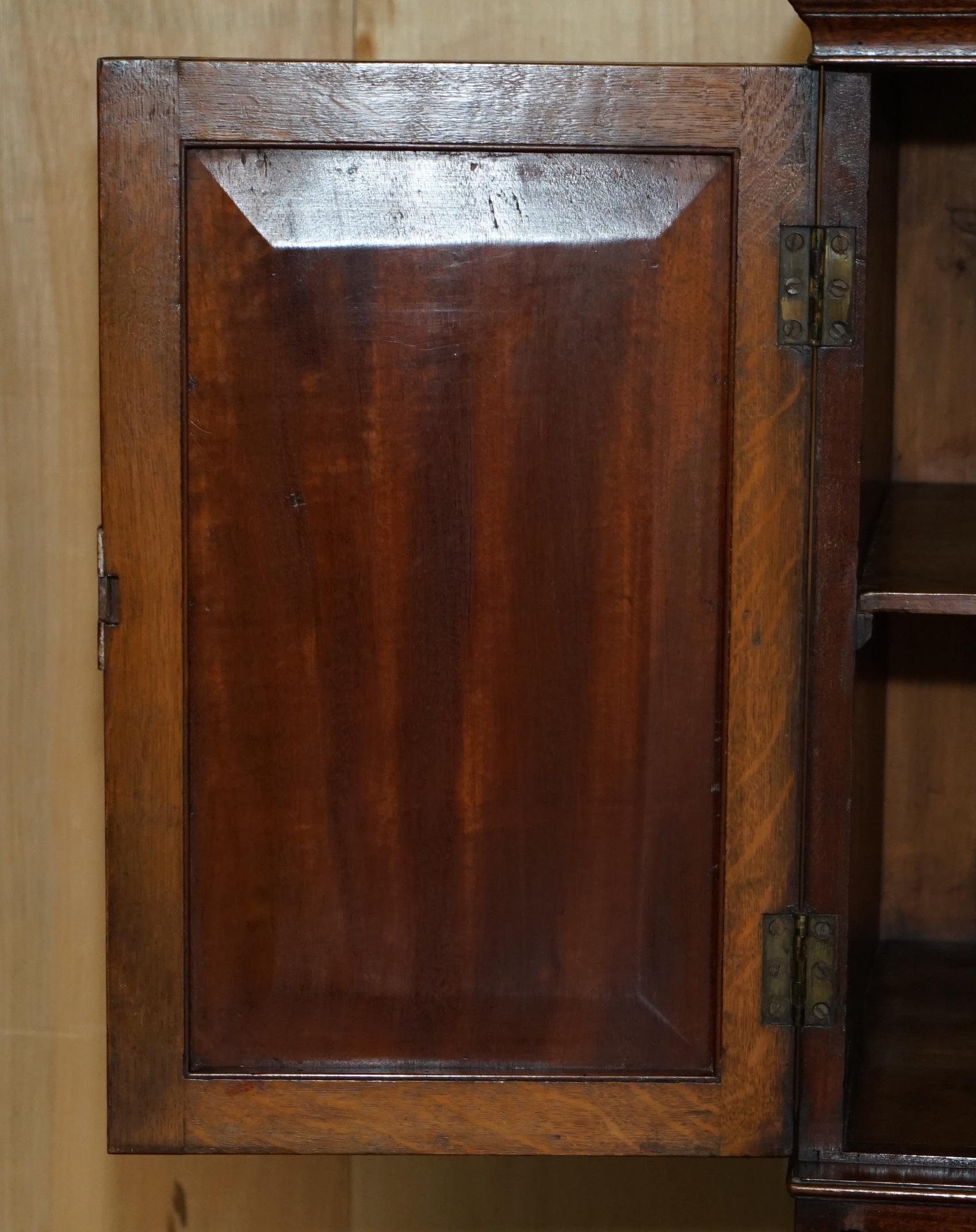 PAIRO DI CASTLE Howard ANTICO 1840 CASSETTIERA IN LEGNO DURO CON CASSETTIERA E ARMADIO in vendita 6