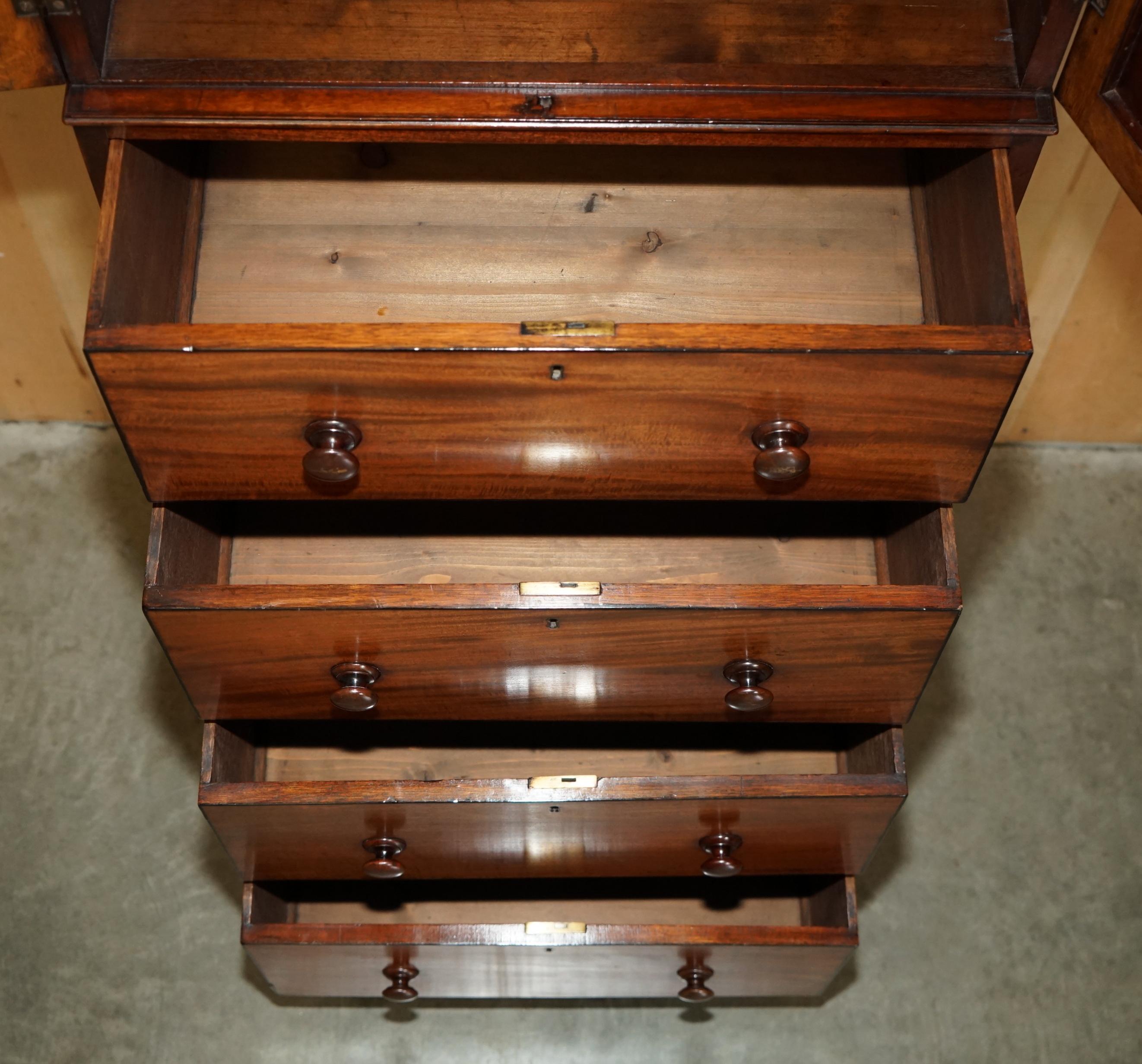 PAIRO DI CASTLE Howard ANTICO 1840 CASSETTIERA IN LEGNO DURO CON CASSETTIERA E ARMADIO in vendita 7