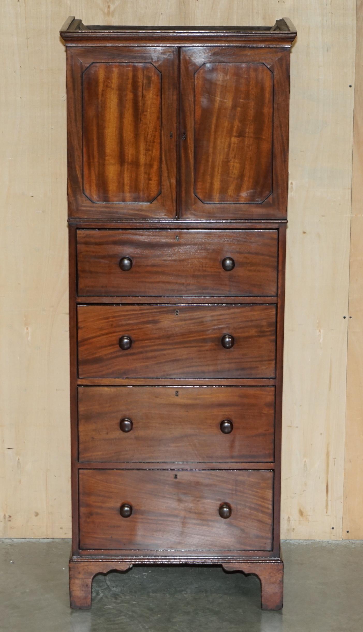 Georgiano PAIRO DI CASTLE Howard ANTICO 1840 CASSETTIERA IN LEGNO DURO CON CASSETTIERA E ARMADIO in vendita