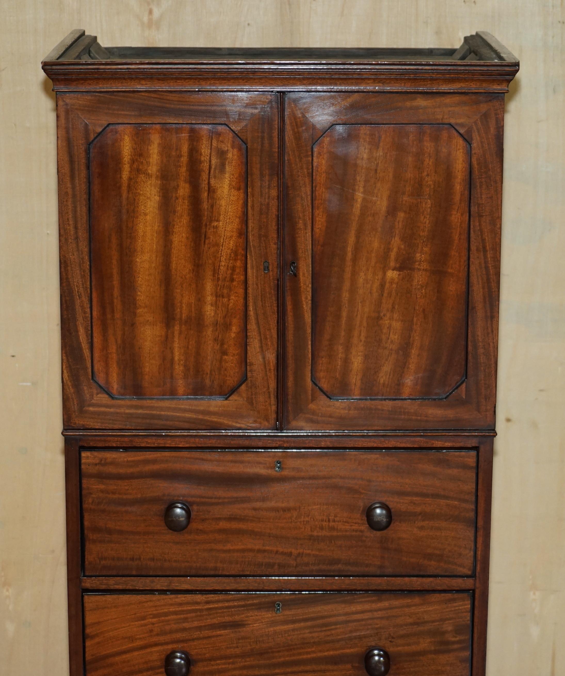 Inglese PAIRO DI CASTLE Howard ANTICO 1840 CASSETTIERA IN LEGNO DURO CON CASSETTIERA E ARMADIO in vendita