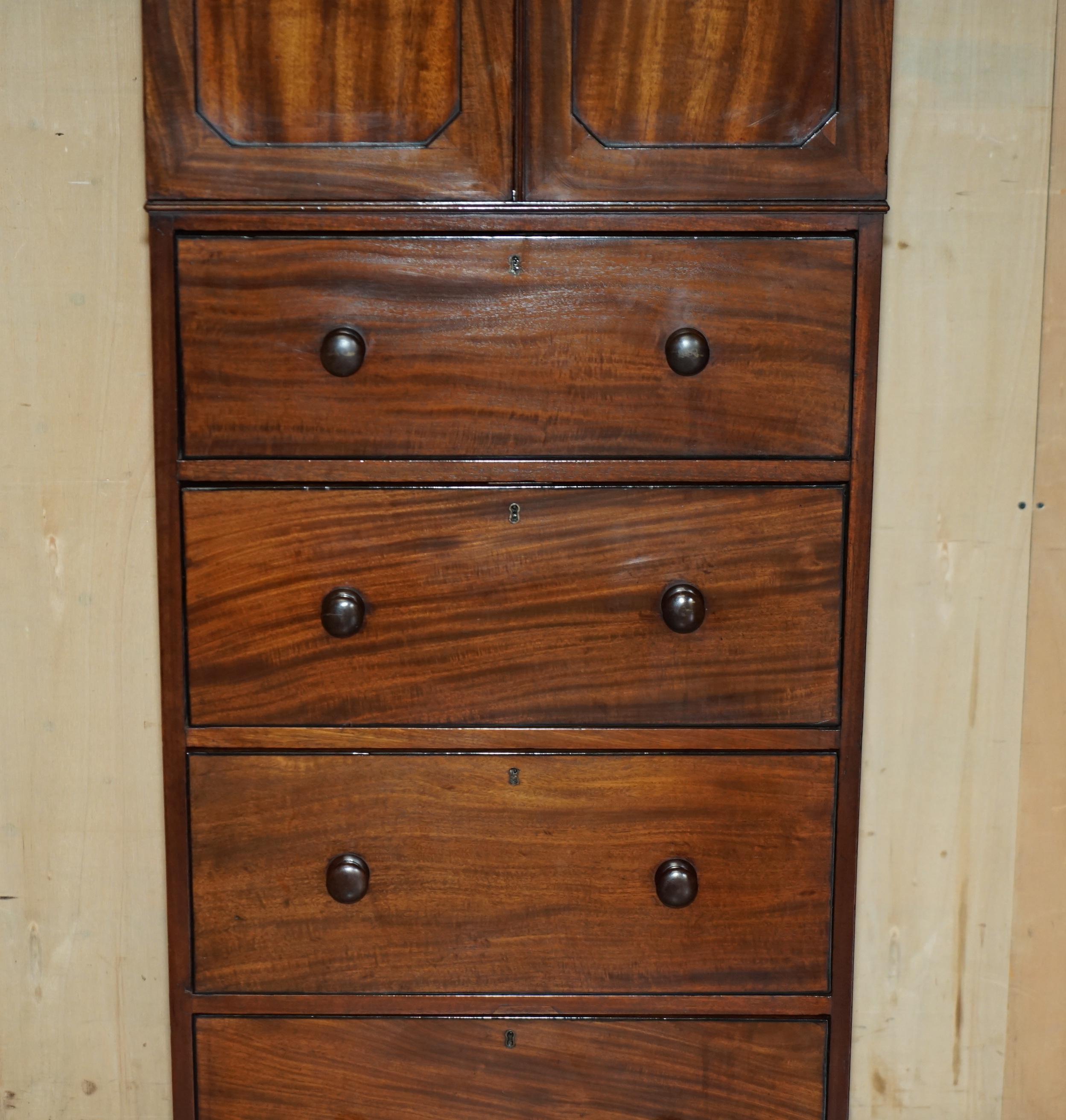 Fatto a mano PAIRO DI CASTLE Howard ANTICO 1840 CASSETTIERA IN LEGNO DURO CON CASSETTIERA E ARMADIO in vendita