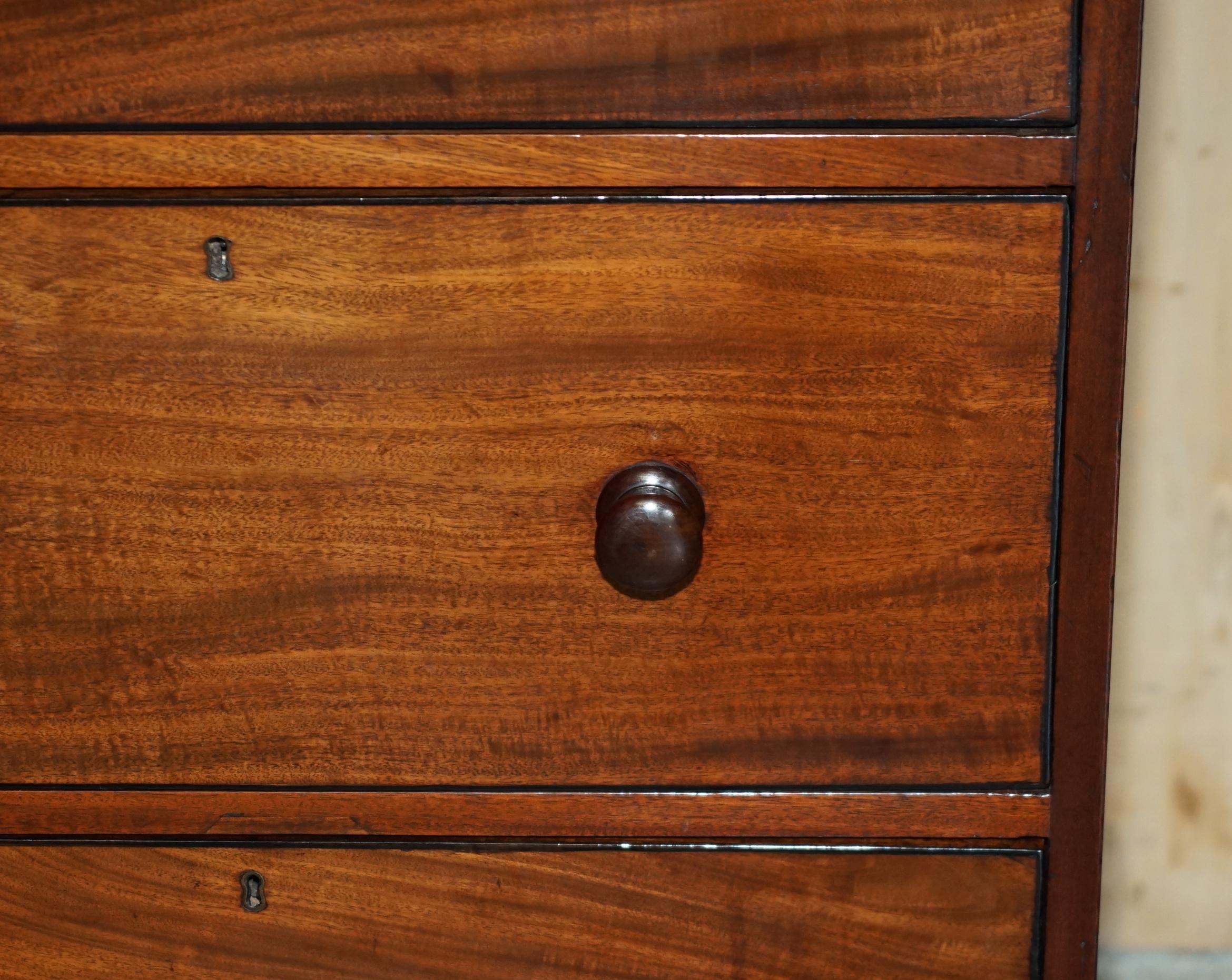 Legno massiccio PAIRO DI CASTLE Howard ANTICO 1840 CASSETTIERA IN LEGNO DURO CON CASSETTIERA E ARMADIO in vendita