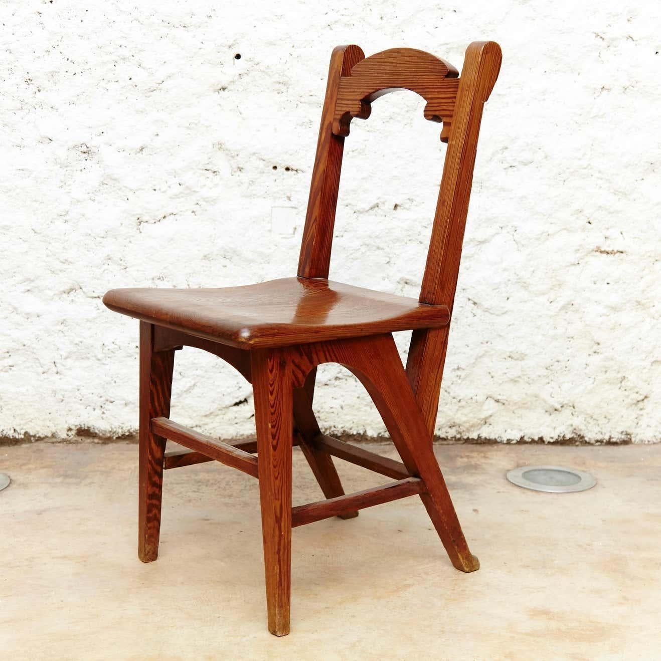 Pair of Catalan Modernist Wooden Chairs, circa 1920 For Sale 7