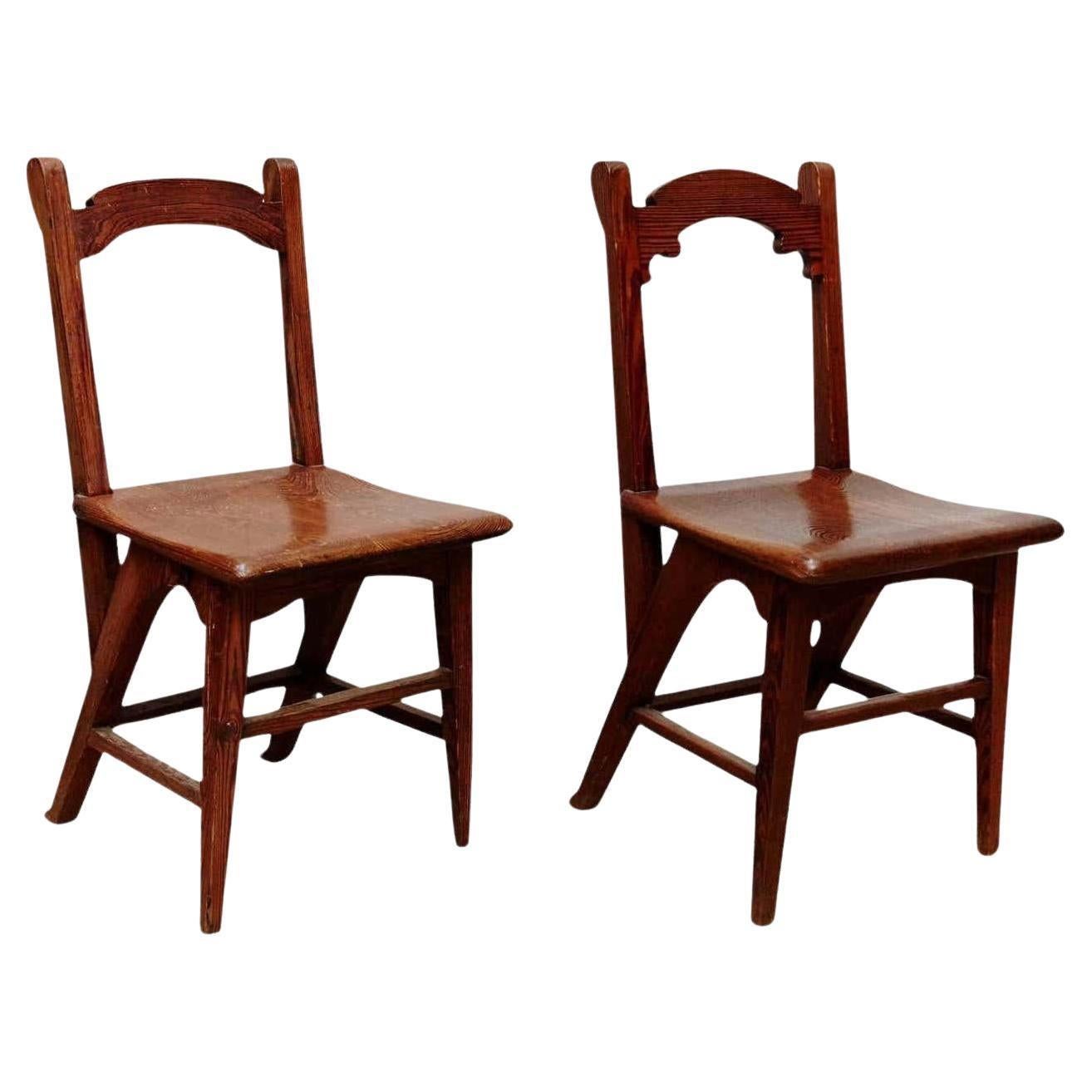 Pareja de sillas modernistas catalanas de madera, hacia 1920 en Bueno estado para la venta en Barcelona, ES