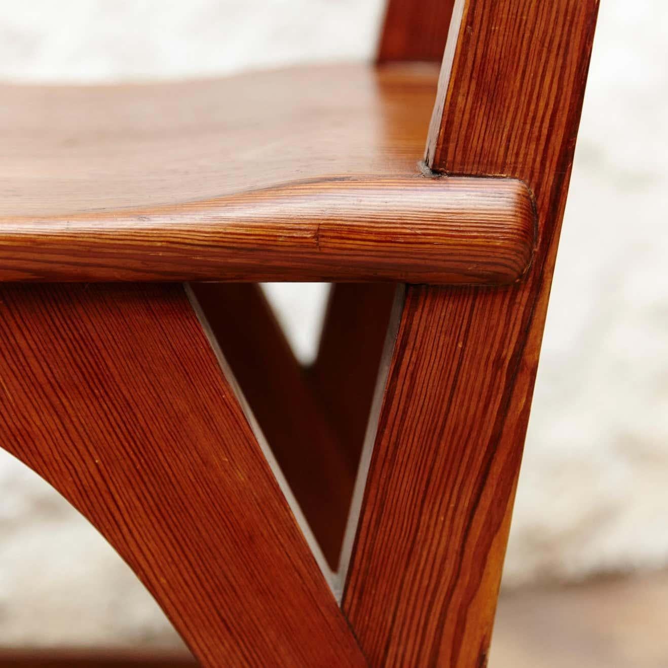 Pair of Catalan Modernist Wooden Chairs, circa 1920 For Sale 3