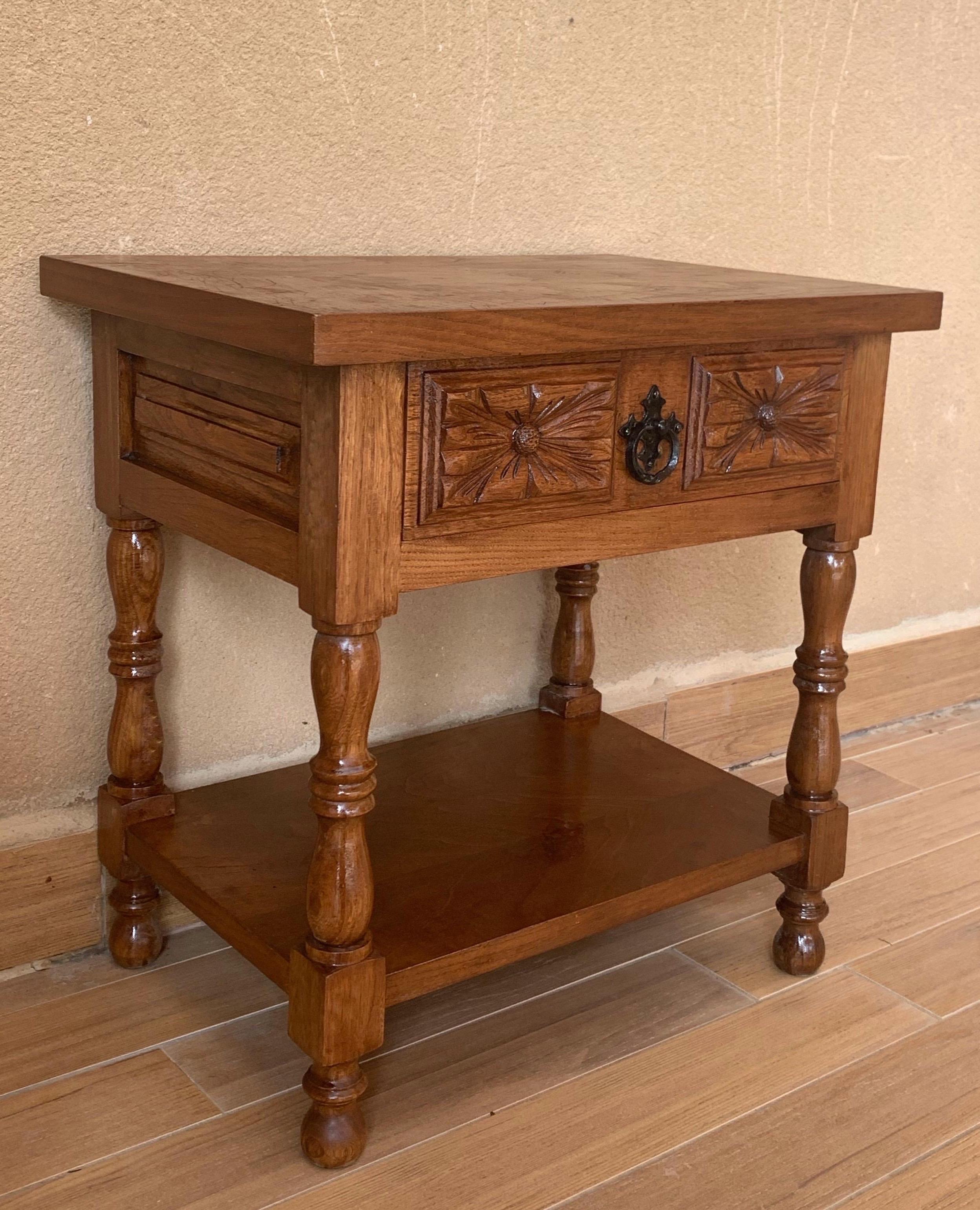 20th century pair of Catalan, Spanish nightstands with carved bars in both sides, one drawer and open shelf
The tables are made of a native pine of this region named 