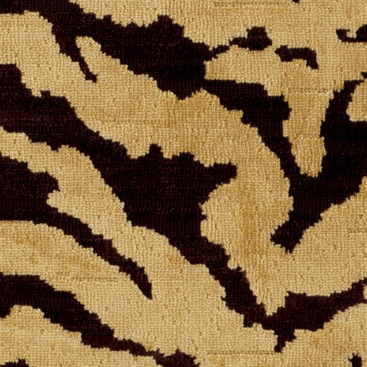 Coppia di poltrone Catene in Fabrice marrone, base girevole in ottone spazzolato. in vendita 1