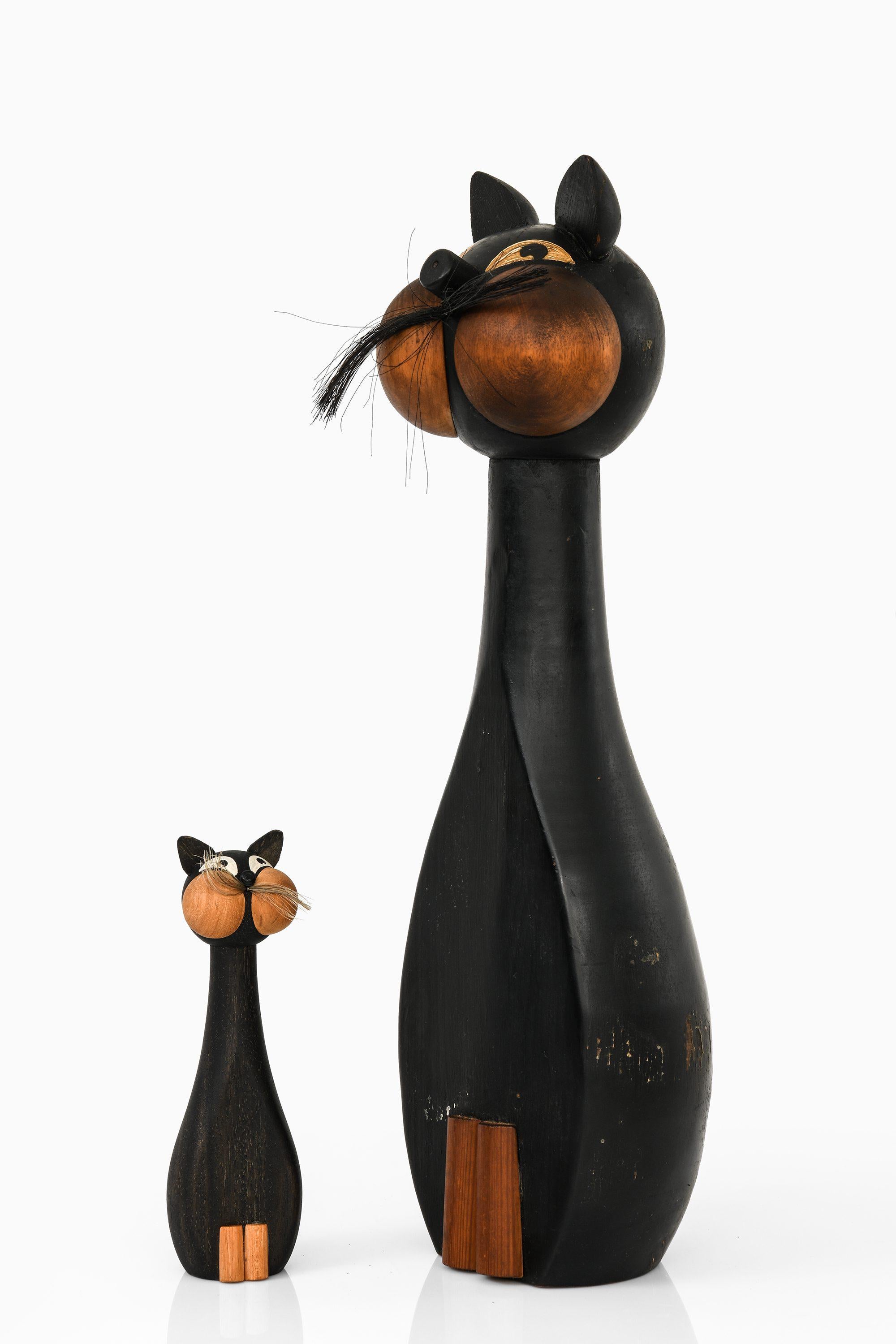 Pair of Cats in Black Lacquered Wood by Laurids Lønborg, 1960's

Additional Information:
Material: Black lacquered wood
Style: Mid century, Scandinavian
Produced in Denmark
Dimensions (W x D x H): 17.5 x 14 x 58 cm
Dimensions (W x D x H): 7 x 6 x 23