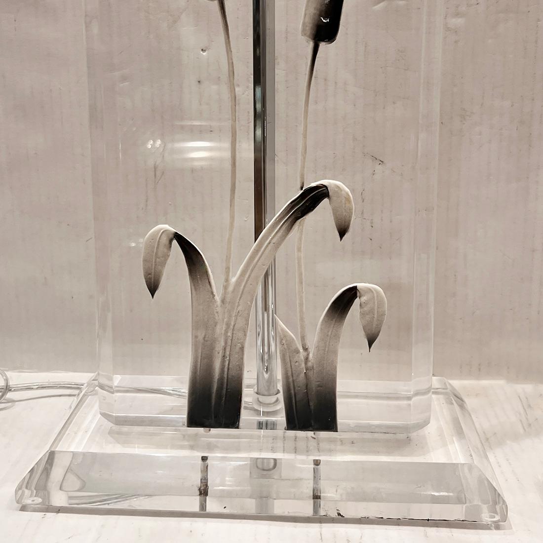 Paire de lampes en lucite en forme de quenouille Bon état - En vente à New York, NY