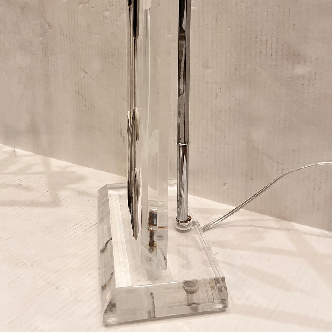 Fin du 20e siècle Paire de lampes en lucite en forme de quenouille en vente