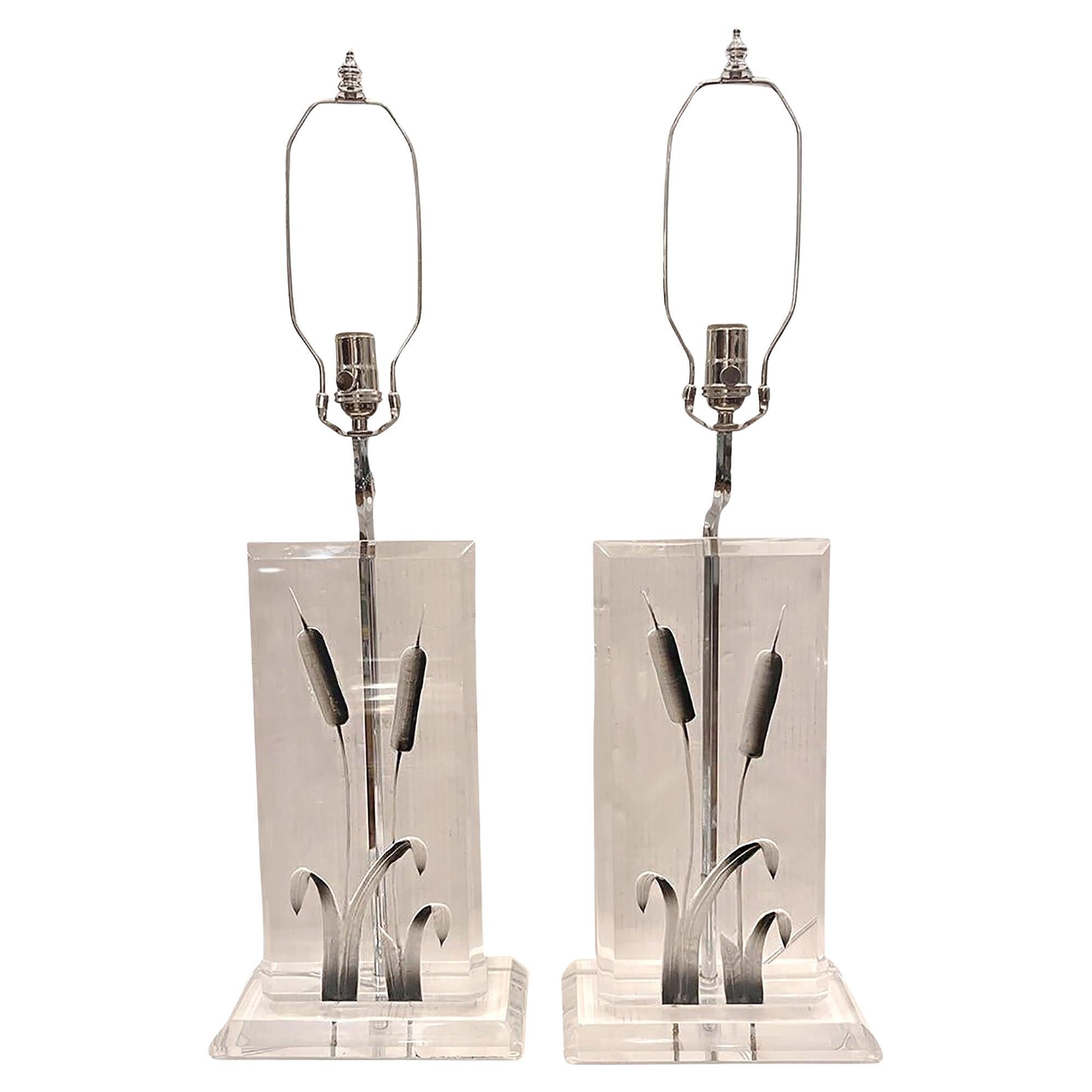 Paire de lampes en lucite en forme de quenouille en vente