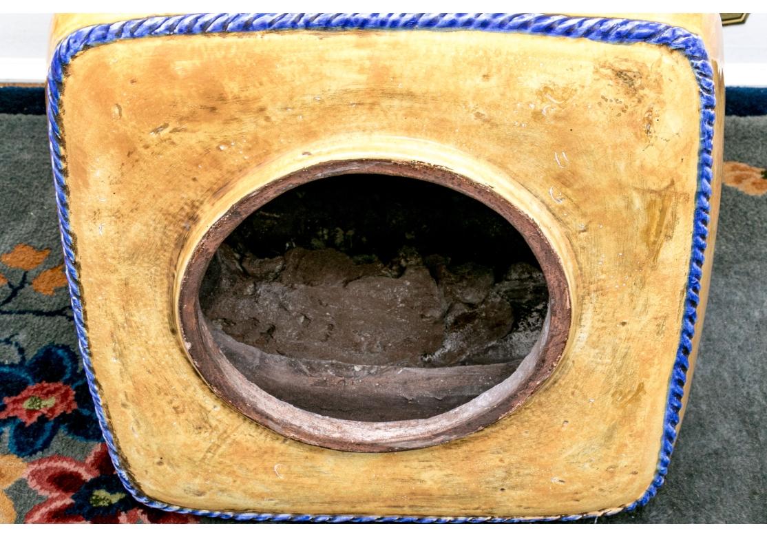 Coppia di Ceccarelli in terracotta smaltata italiana  Sedute da giardino con cuscino 4