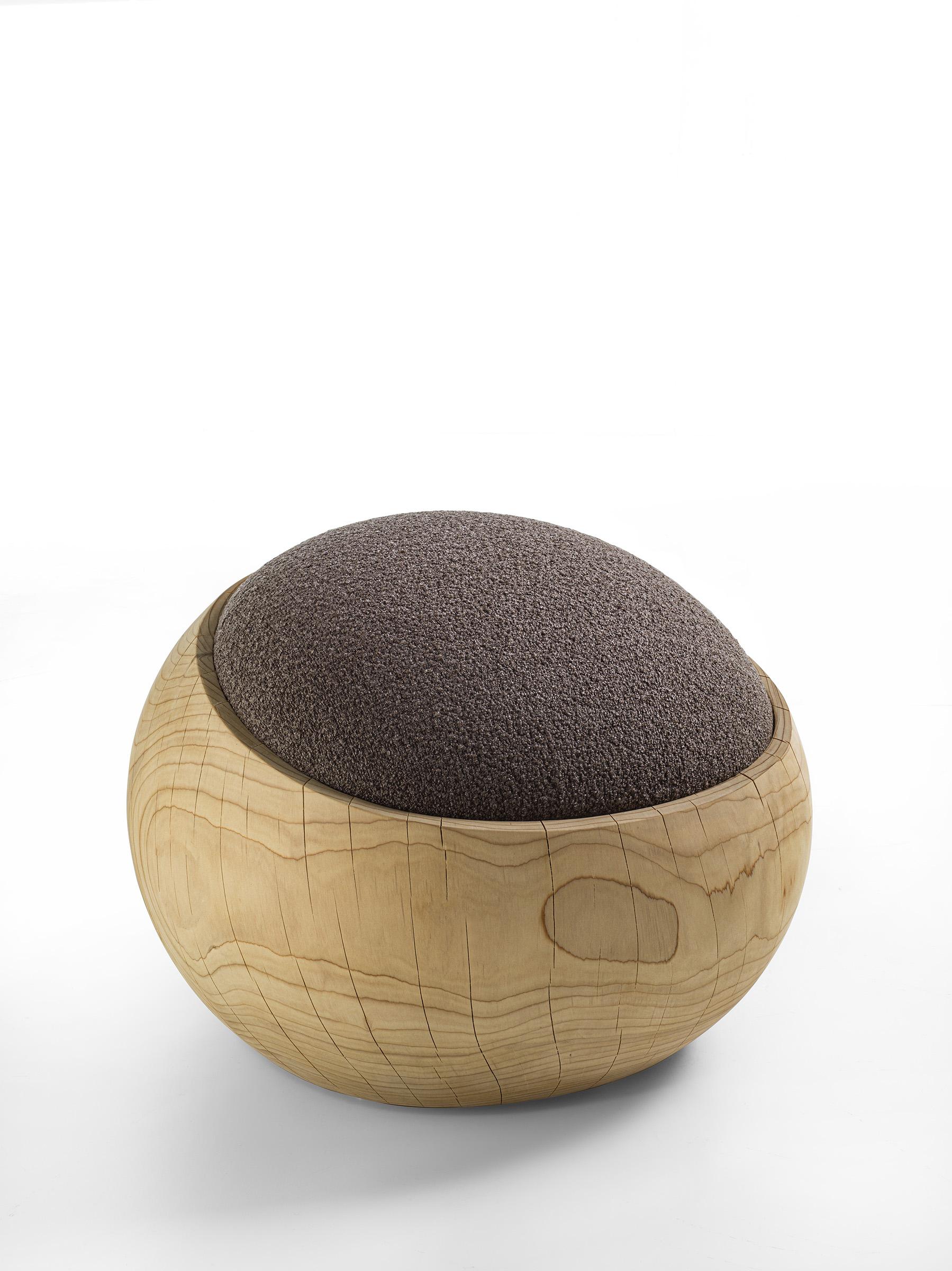 Cèdre Paire de tabourets en cèdre sculptés dans un seul bloc de cèdre aromatique en vente
