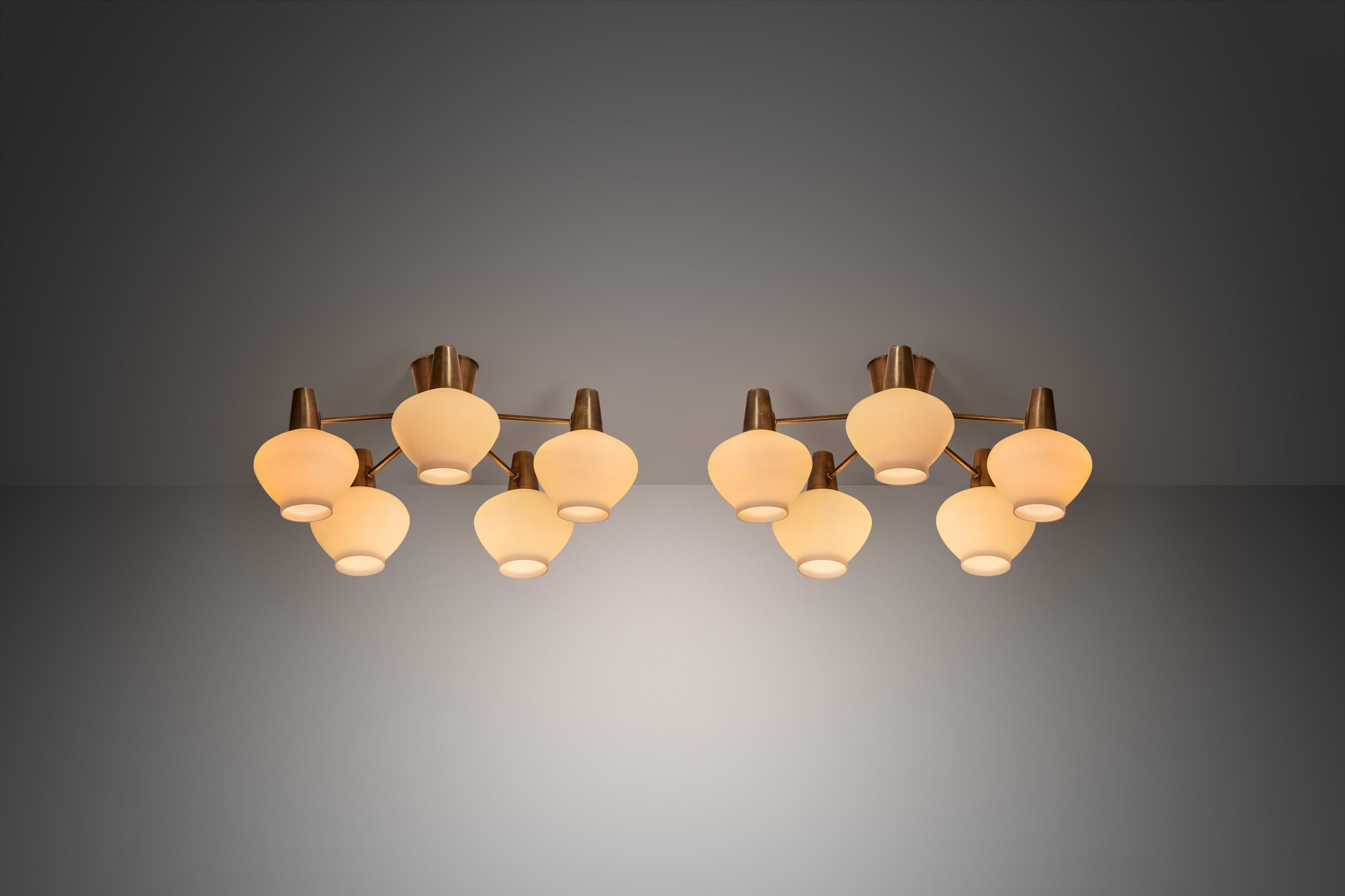 ASEA AB, fondée en 1883, était une entreprise suédoise d'électrotechnique dont le siège se trouvait à Västerås. Cette entreprise historique n'a pas seulement produit des luminaires de haute qualité, elle a également eu une influence décisive sur