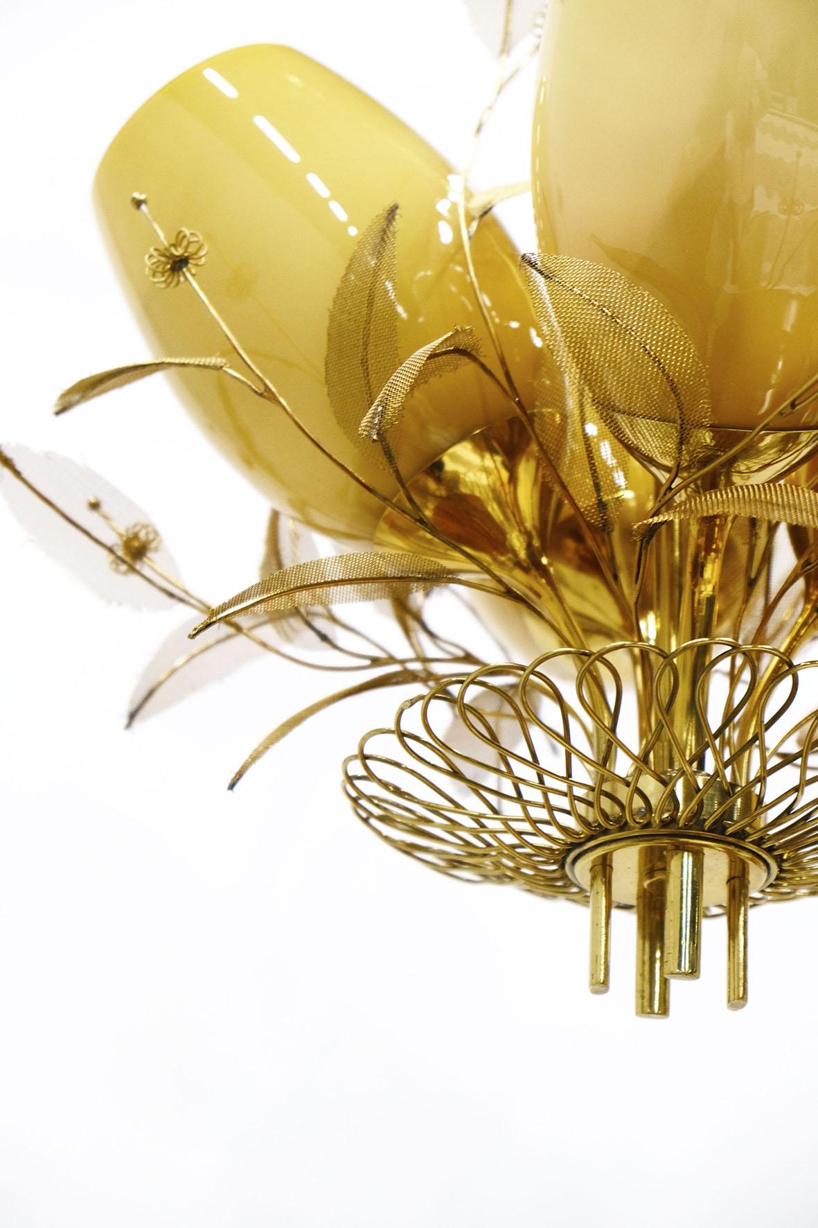 Bellissima coppia di lampade da soffitto di Paavo Tynell per Taito in ottone e vetro