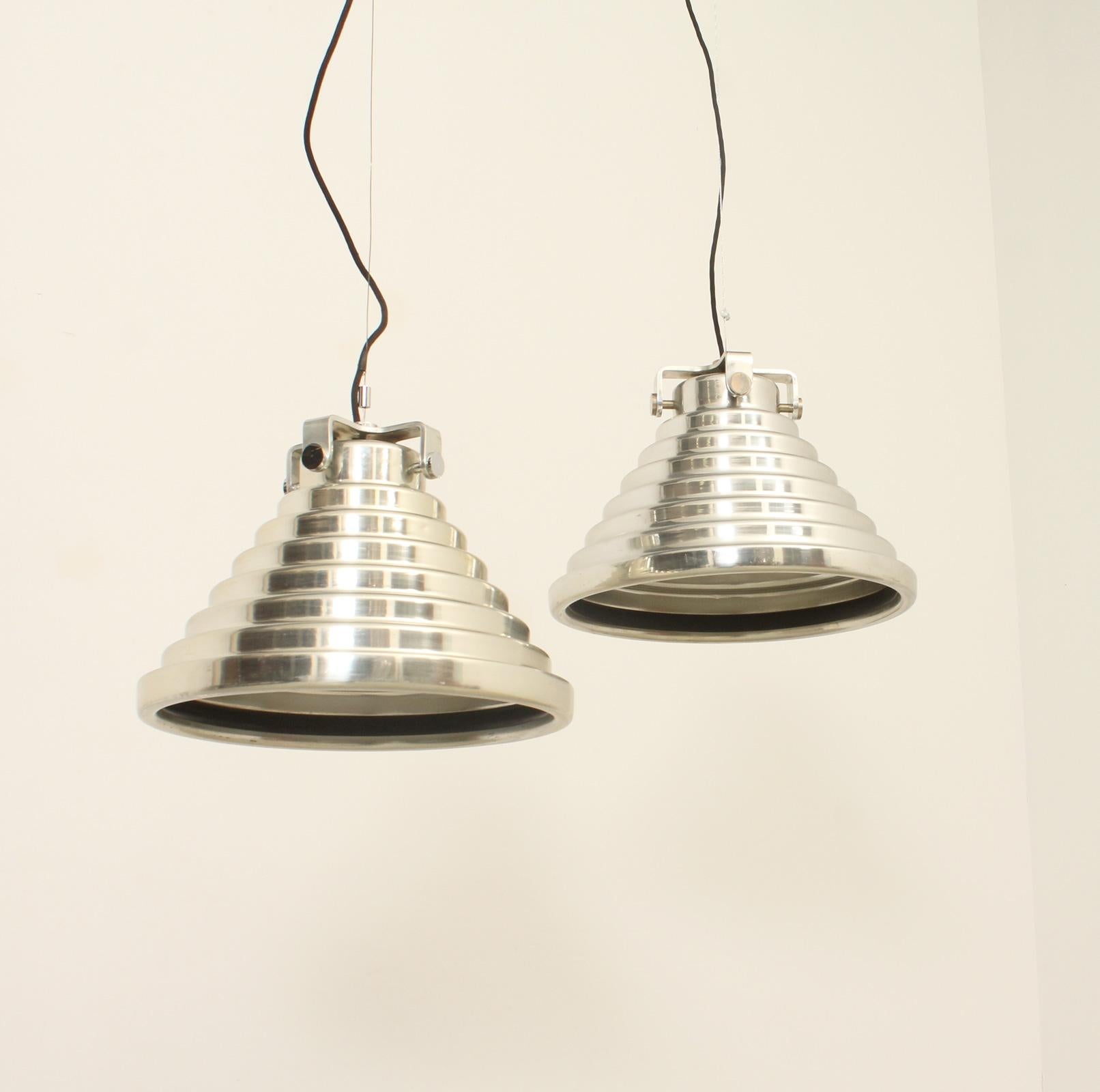 Spagnolo Coppia di lampade da soffitto in alluminio fuso di Antoni Bonamusa, Spagna, 1974 in vendita