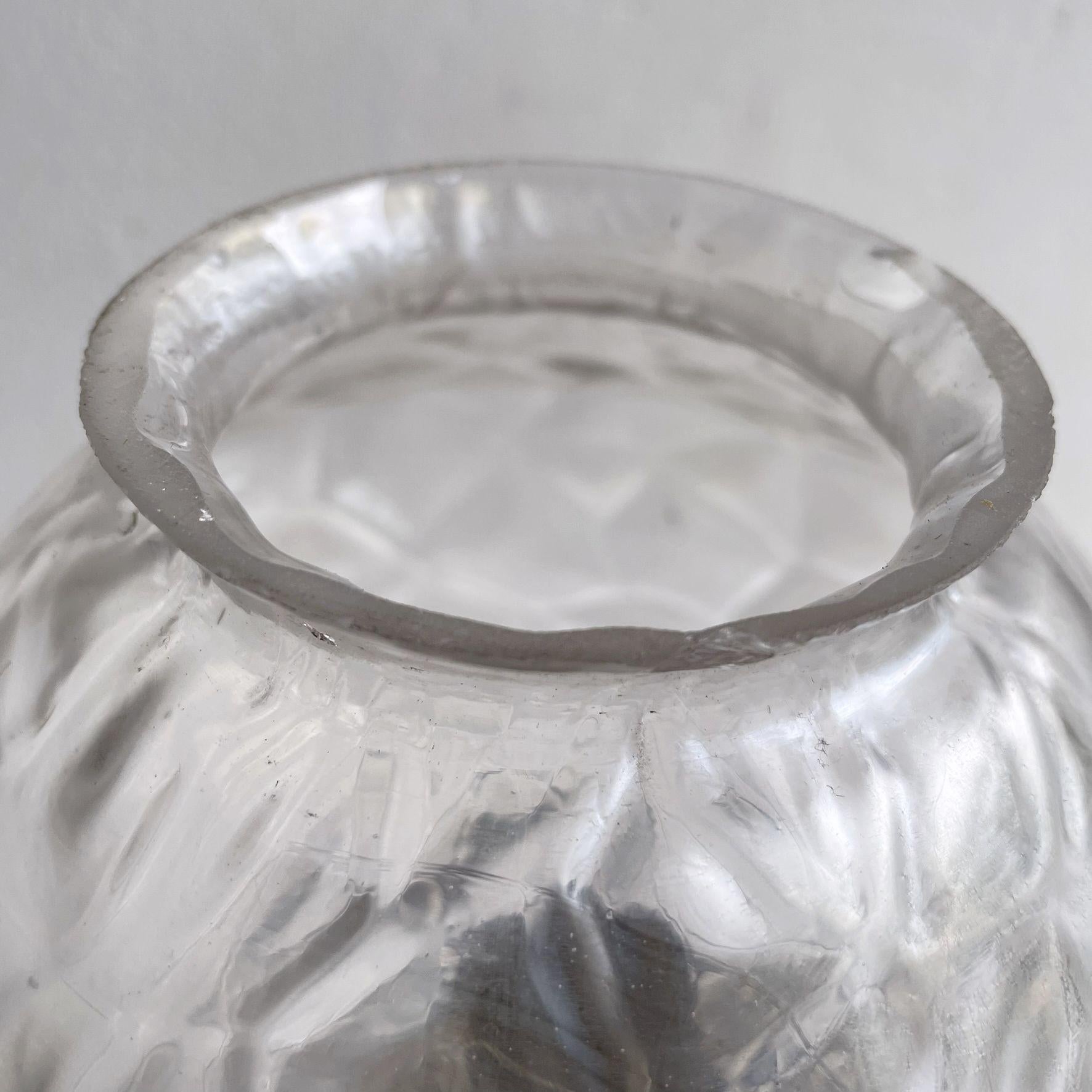 Paire de plafonniers avec abat-jour irisé par ou dans le style de Loetz en vente 3