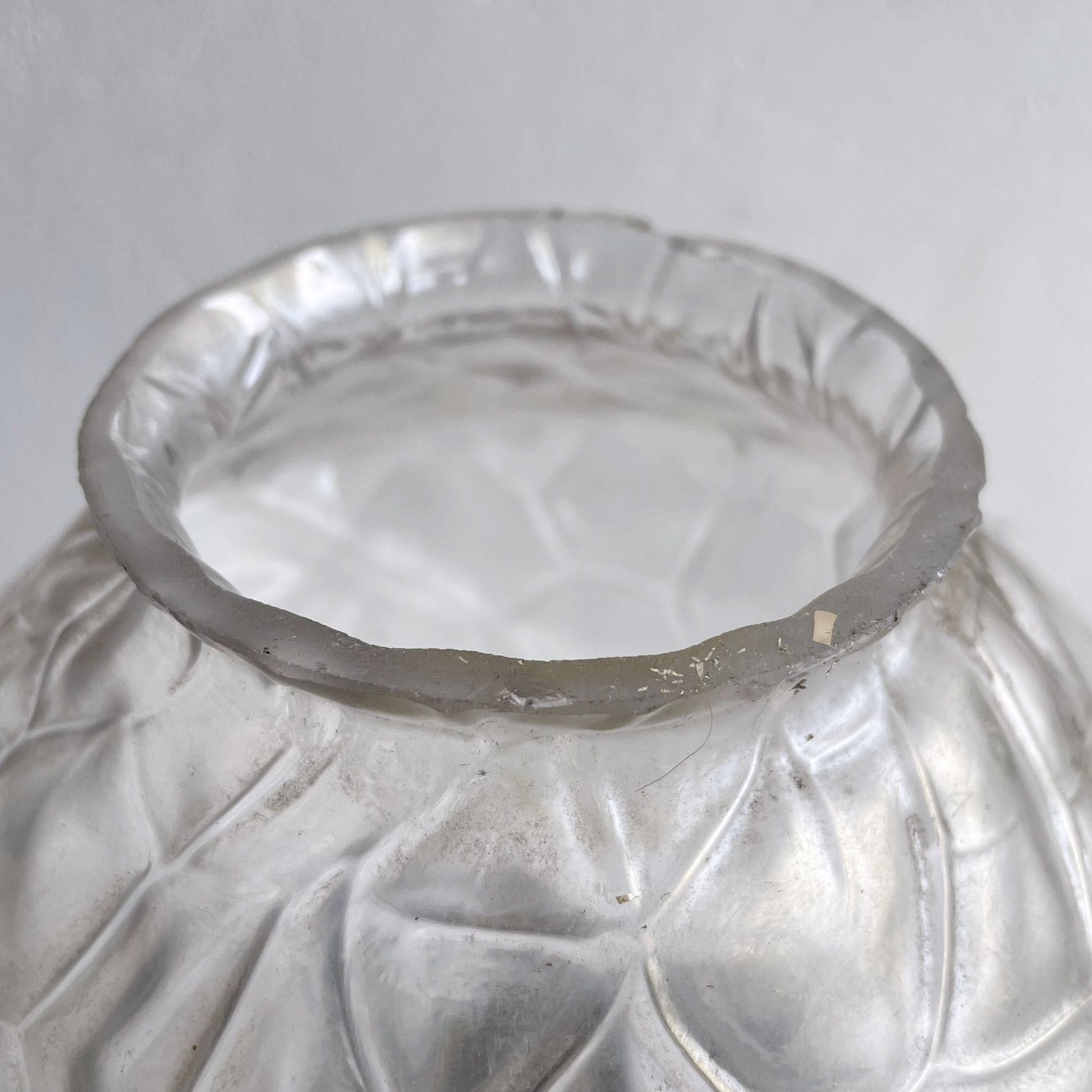 Paire de plafonniers avec abat-jour irisé par ou dans le style de Loetz en vente 1