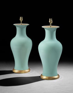 Coppia di lampade da tavolo cinesi Celadon del XX secolo con base dorata